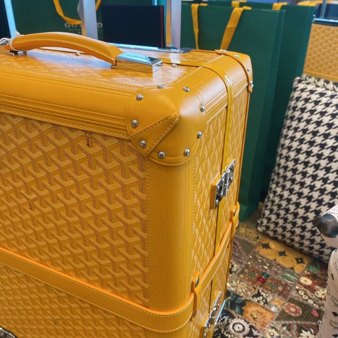 NO:269927,Detailed photos~~~ Yellow~ Korean counter version Goyard Goya The latest version upgraded version of the new color Goyard 20-inch boarding case I didn’t expect any brand that is more tasteful than Goya!  Multi-color options, classic color matching, canvas fabric with a fragrance, exquisite workmanship, and old-fashioned patterns are also particularly pleasing to the eye. Apart from Hermes, the best handmade high-luxury brand, a perfect interpretation of low-key luxury. The first choice for full-packaging and gifts for counters, hermes19860909细节实拍图～～～ 黄色～韩国专柜版Goyard戈雅 专柜最新版升级版新色Goyard 20寸登机箱 想不到还有什么牌子比戈雅更具品味的了！多色可选 配色经典 帆布面料带着清香 做工精致 老花纹也特别耐看～除爱马仕外最好的手工高奢品牌,低调奢华的完美诠释.专柜全套包装送礼首选,,hermes,luggage