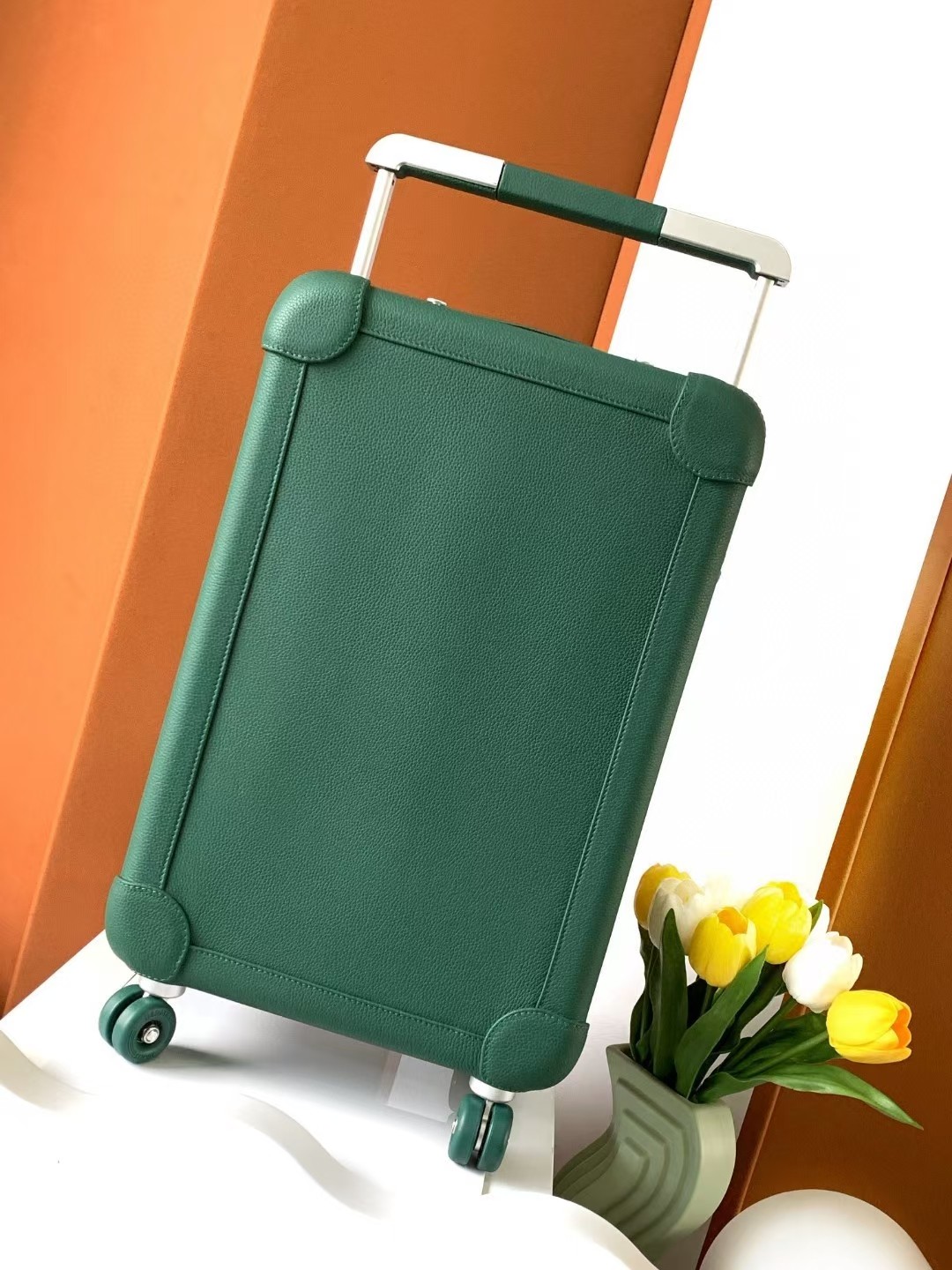 Luxe Groene Leren Handbagage Koffer - Stijlvol Reizen Met Premium Kwaliteit