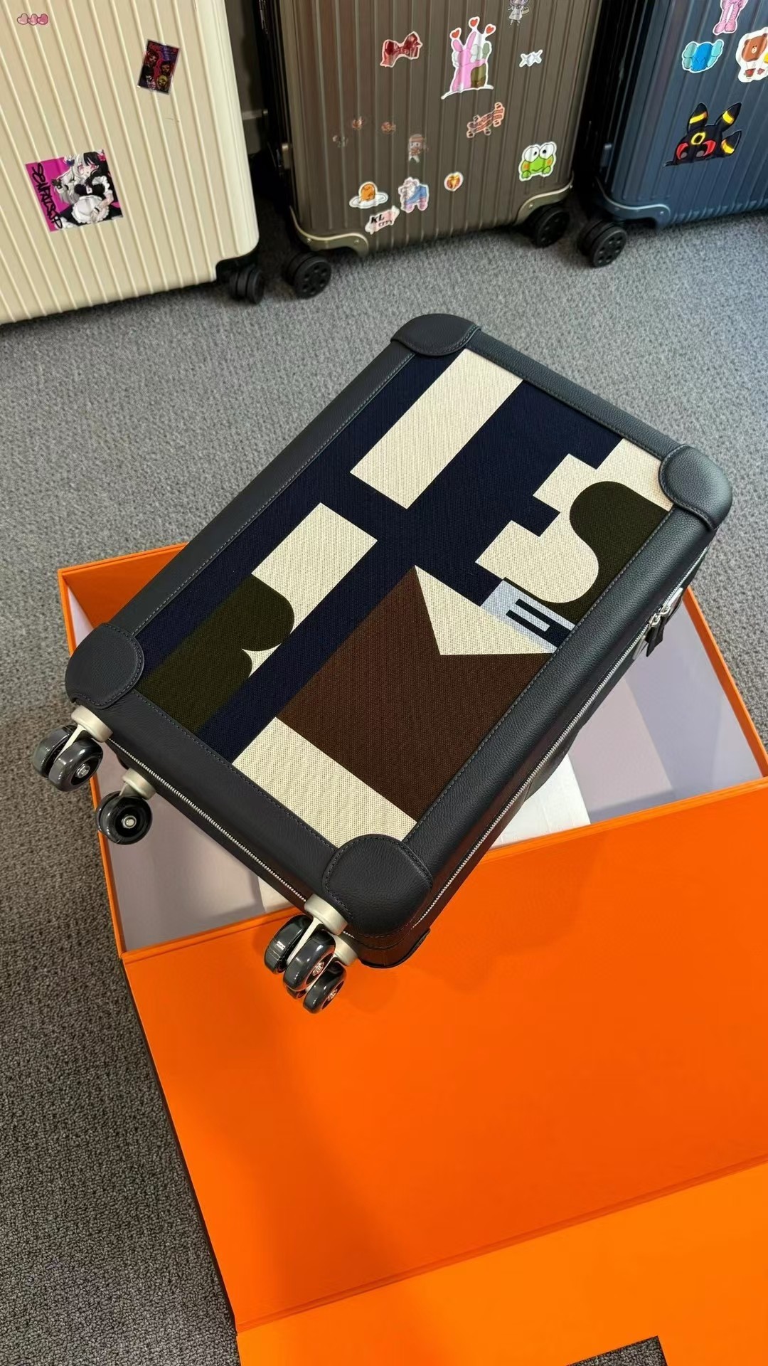 NO:269971,H R.M.S. suitcase Unboxing,19860909H R.M.S. 行李箱 开箱,,luggage