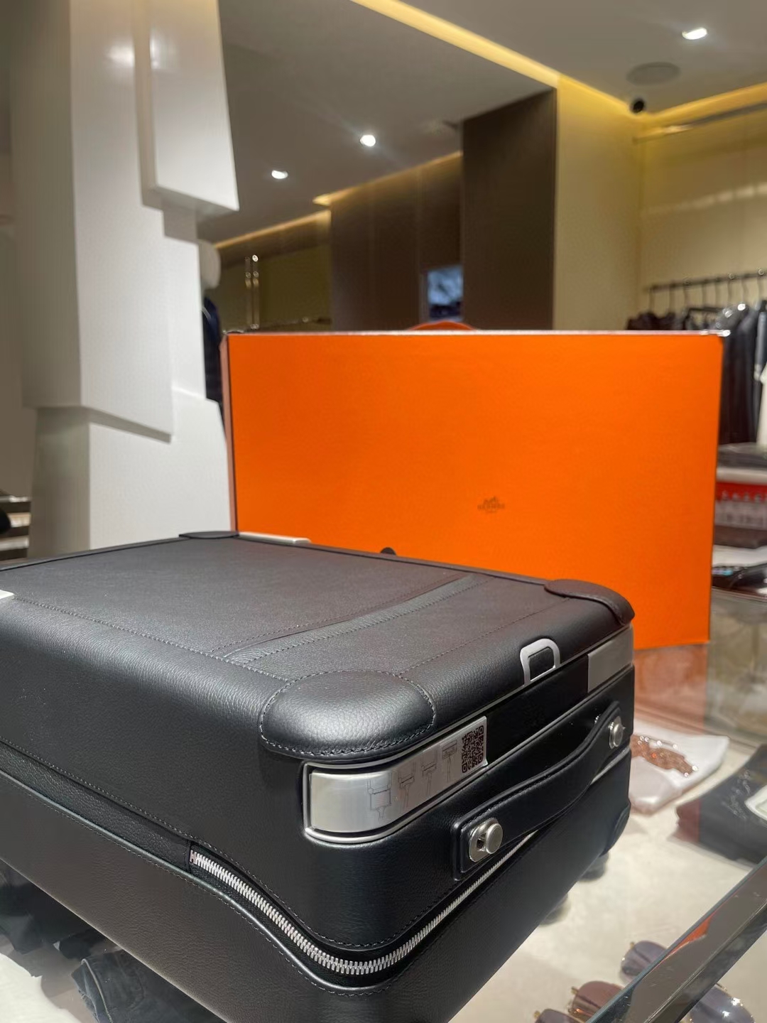 A horse’s suitcase or a safe? How much money do you need to buy a suitcase? Zenium - 图片 2