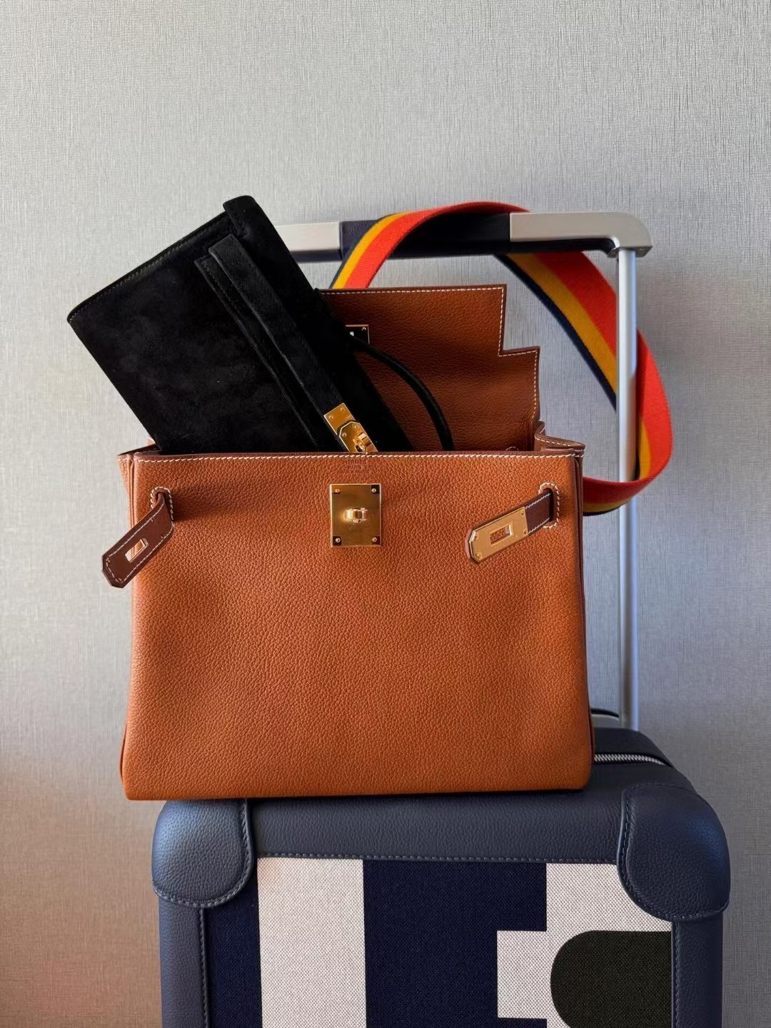 A horse’s suitcase or a safe? How much money do you need to buy a suitcase? Zenium - 图片 5