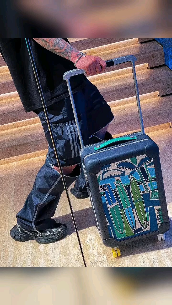 Valise Cabine Hees Édition Limitée avec Motifs de Surf et Roues Colorées
