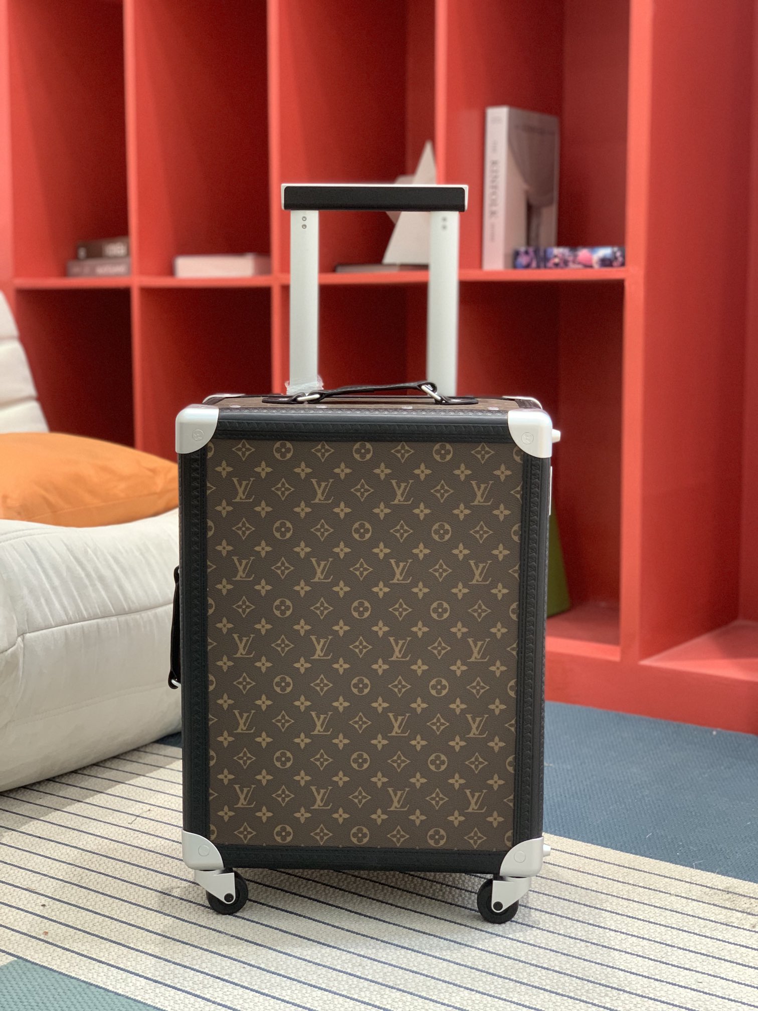 [Trolley Cases]RollingTrunk trolley case is made of Monogram canvas and leathe
