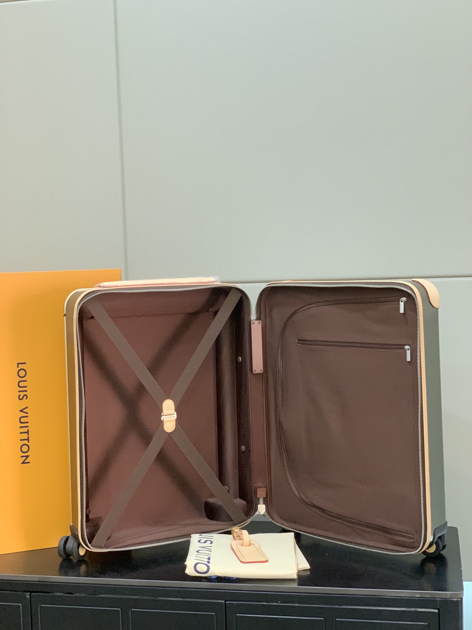Louis Vuitton Horizon 55 Monogram Rolling Luggage - Cabin Size 6 i1731037883 2522 6