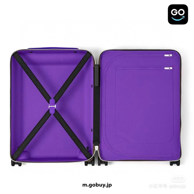 ⭐️原单
【55cm 高货 拉杆真皮包裹】
市场唯一对版货！  价格美丽🤩
HORIZON 四轮拉杆箱
对版细节：
1）✅拉杆材质：铝合金银色细拉杆、圆孔卡扣、铝合金按钮。
2）✅轮子：对版轮座，对版圆孔航空静音轮
3）✅锁：对版银色锁
4）✅皮：进口对版皮

5）✅皮：拉杆真皮包裹

✅对版size: 38.0 x 55.0 x 21.0 cm 
登机箱20寸
(长 x 高 x 宽) 
- 随身上机行李尺寸
- 容量：28升
&mdash;&mdash;&mdash;&mdash;&mdash;&mdash;&mdash;&mdash;&mdash;&mdash;&mdash;
【市场 普通 不对版货】
市场普通版本不对版细节
1）❌拉杆材质：错版塑料拉杆，方孔卡扣，塑料按钮。
2）❌轮子：错版轮座，错版大圆圈塑料轮
3）❌锁：错版灰色锁
4）❌皮：市场普通皮颜色不对花色不对版！
5）❌内里：颜色不对版
6）❌错版尺寸：32*58*19CM
7）❌拉杆：拉杆把手塑料打螺丝钉 底部全部是一排螺丝钉