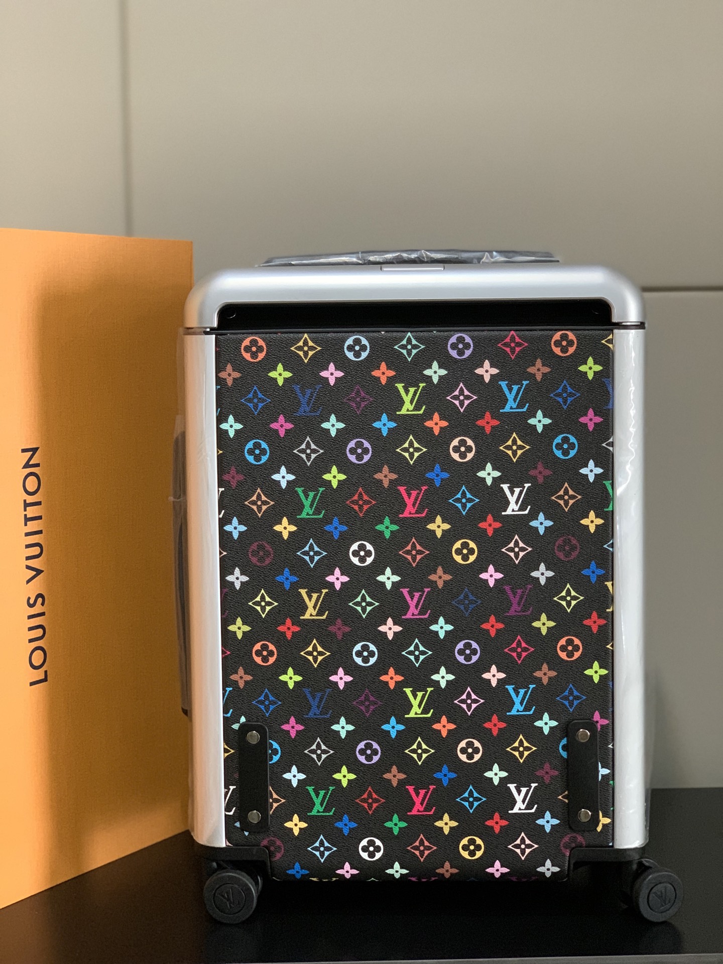 [Trolley Cases]1 Pull rod material: aluminum alloy silver thin pull rod, roun