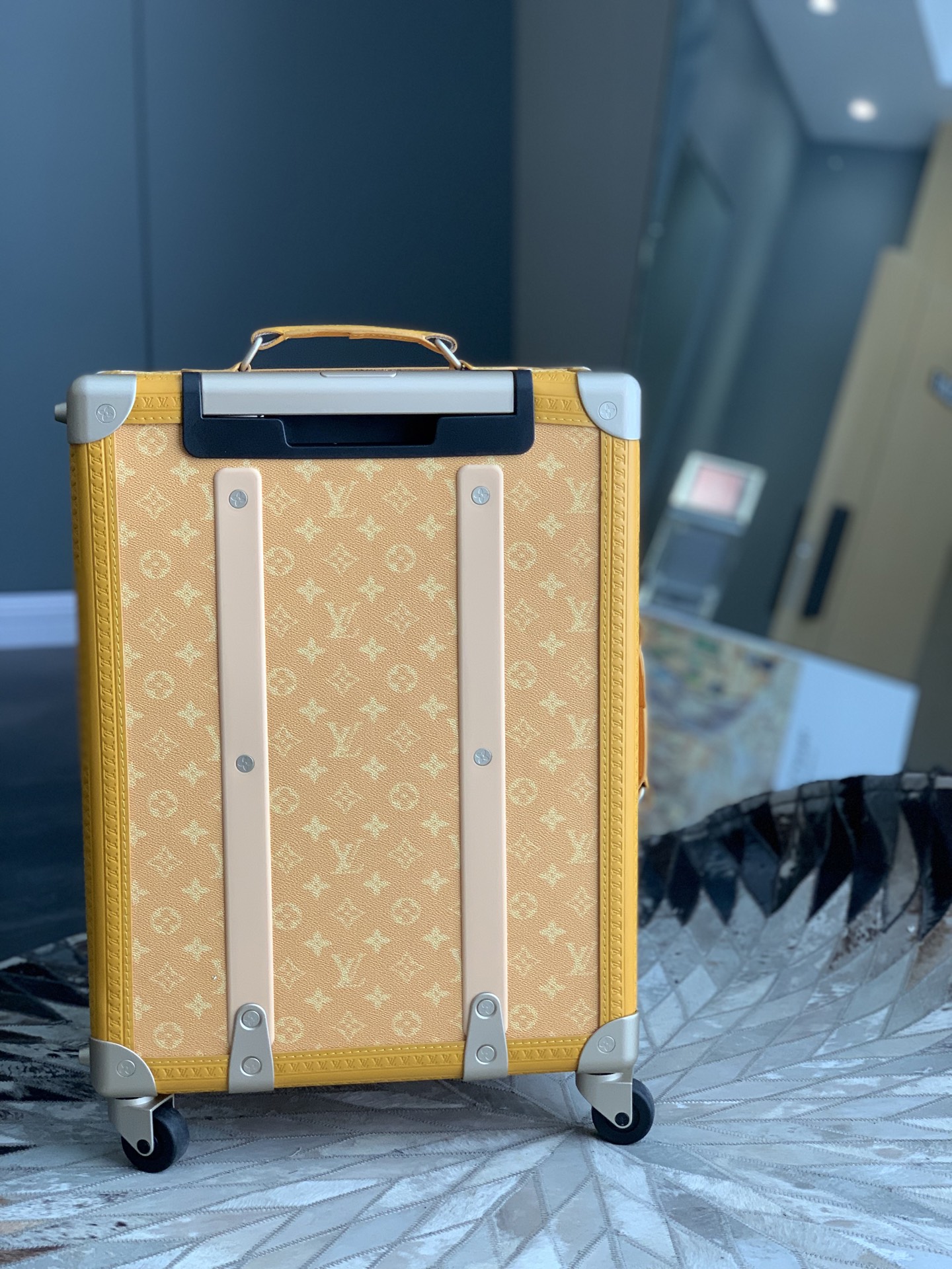 [Trolley Cases]RollingTrunk trolley case is made of Monogram canvas and leathe