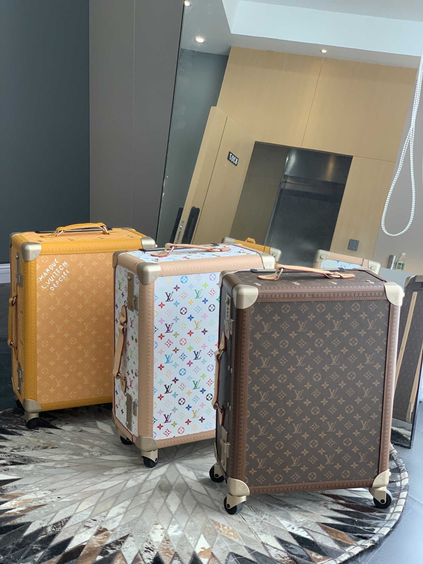 Louis Vuitton Rolling Trunk Monogram Canvas Leather Trim Suitcase 21" Carry-On 10 i1739699389328 6788 0 8