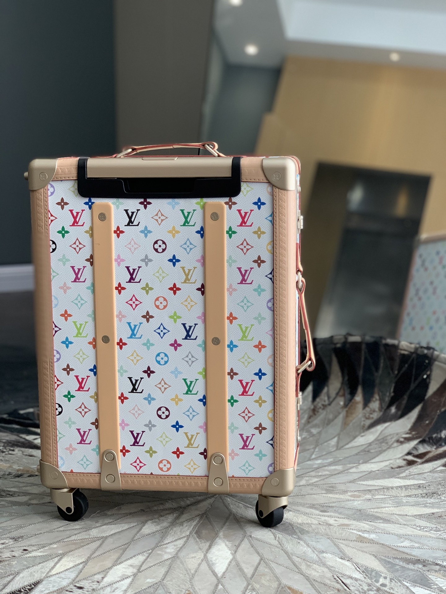 [Trolley Cases]RollingTrunk trolley case is made of Monogram canvas and leathe