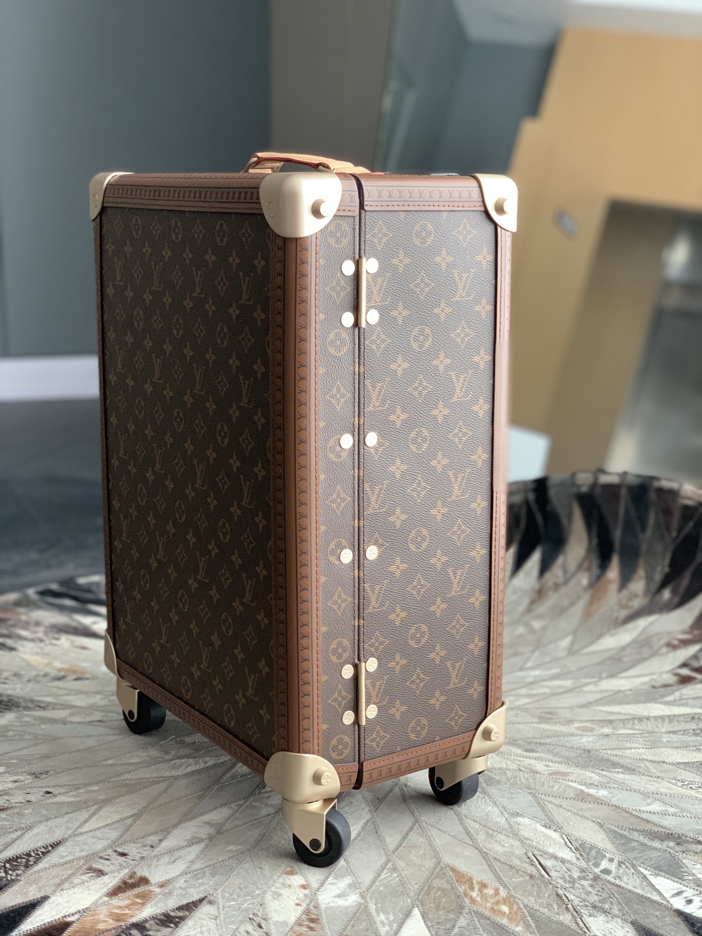 Louis Vuitton Rolling Trunk Monogram Canvas Leather Trim Suitcase 21" Carry-On 7 i1739699523928 6613 0 5
