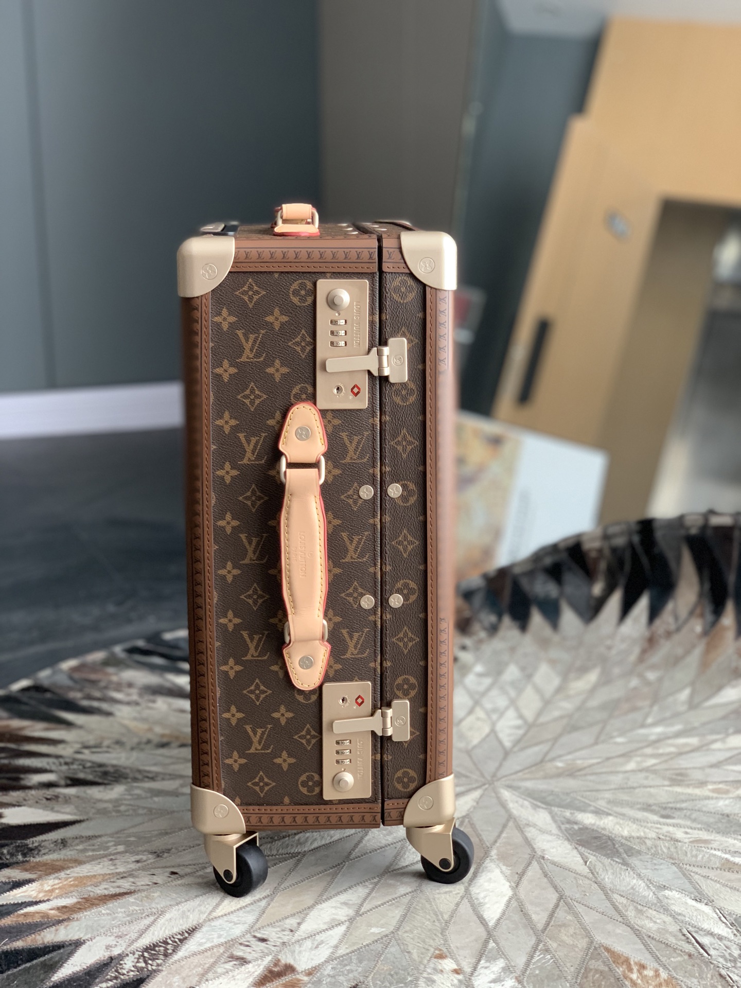 Louis Vuitton Rolling Trunk Monogram Canvas Leather Trim Suitcase 21" Carry-On 4 i1739699525614 2618 0 2