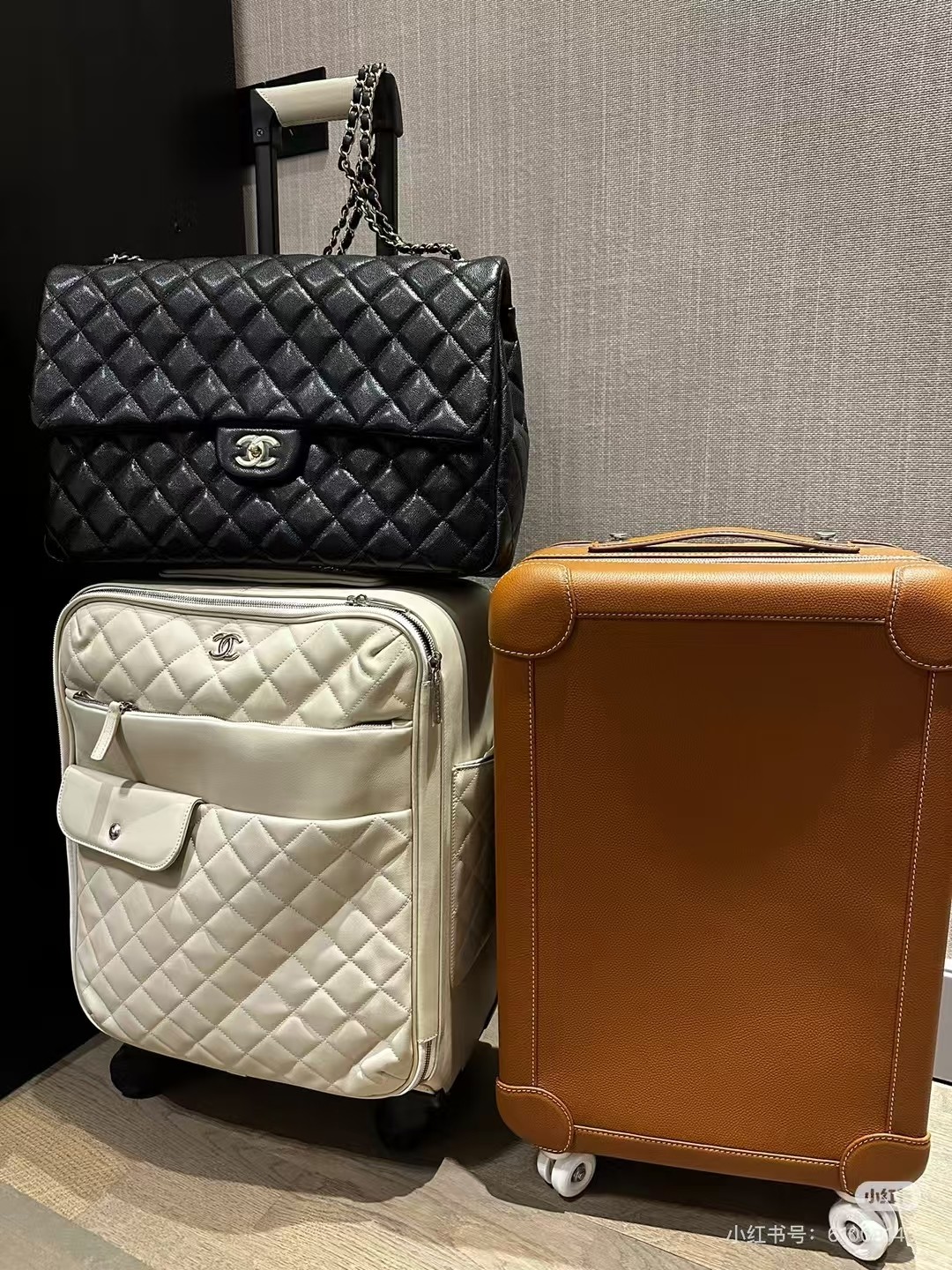 Stylish Luggage All Black Suitcase with Rainbow Wheels and Leather Handle 6 a1748749692051 8670