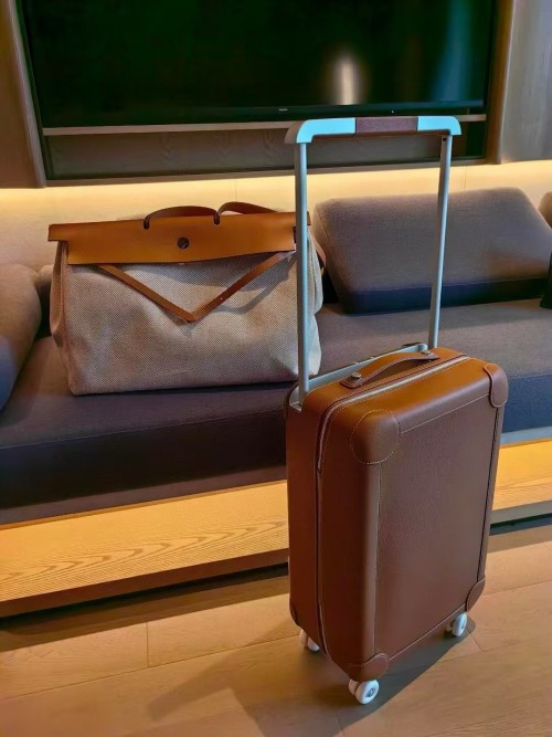 Classic 20-Inch Cabin Trolley Suitcase, Lightweight and Durable - Brown Leather 1 Classic 20-Inch Cabin Trolley Suitcase, Lightweight and Durable - Brown Leather