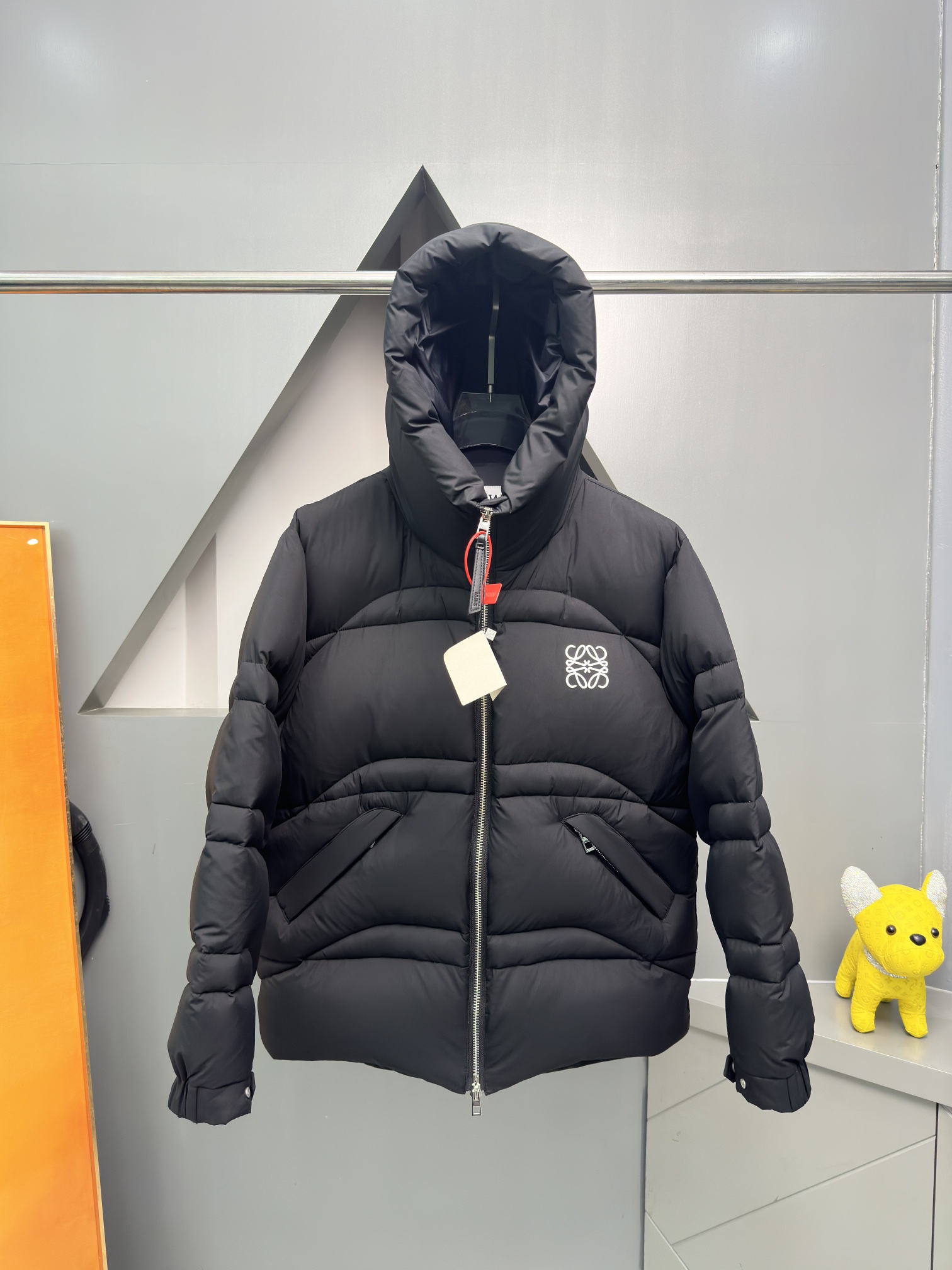 LOEVE罗意威羽绒服日本进口顶级纳米面料，面料柔软.微弹力，上身极其舒适保暖！！顶级品控！内里的衬布面