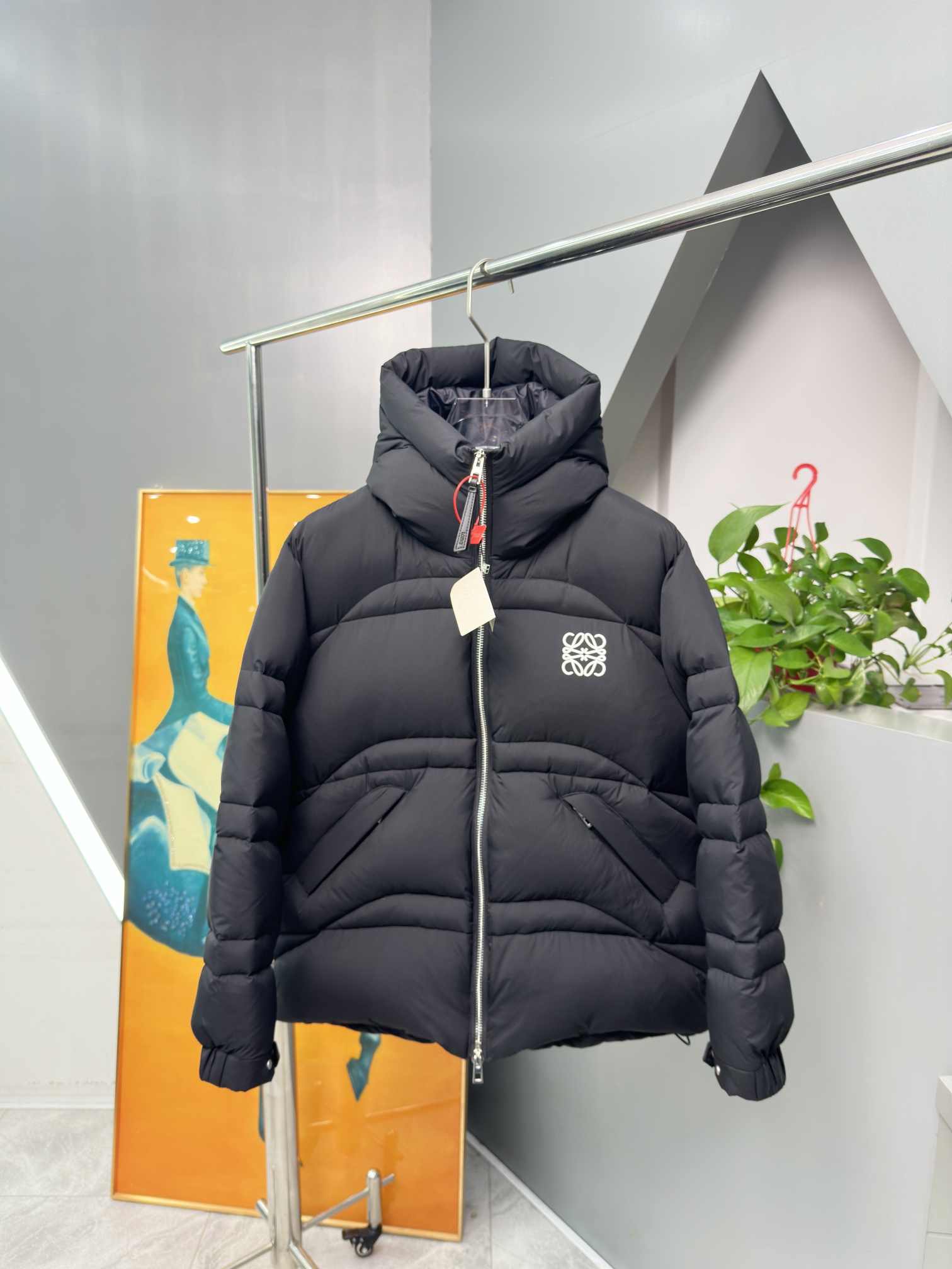 LOEVE罗意威羽绒服日本进口顶级纳米面料，面料柔软.微弹力，上身极其舒适保暖！！顶级品控！内里的衬布面