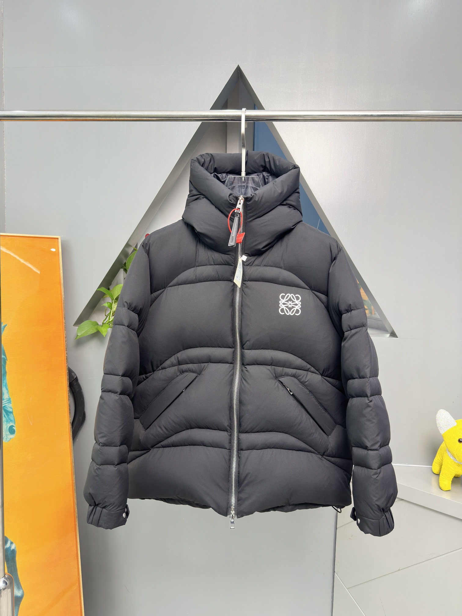 LOEVE罗意威羽绒服日本进口顶级纳米面料，面料柔软.微弹力，上身极其舒适保暖！！顶级品控！内里的衬布面