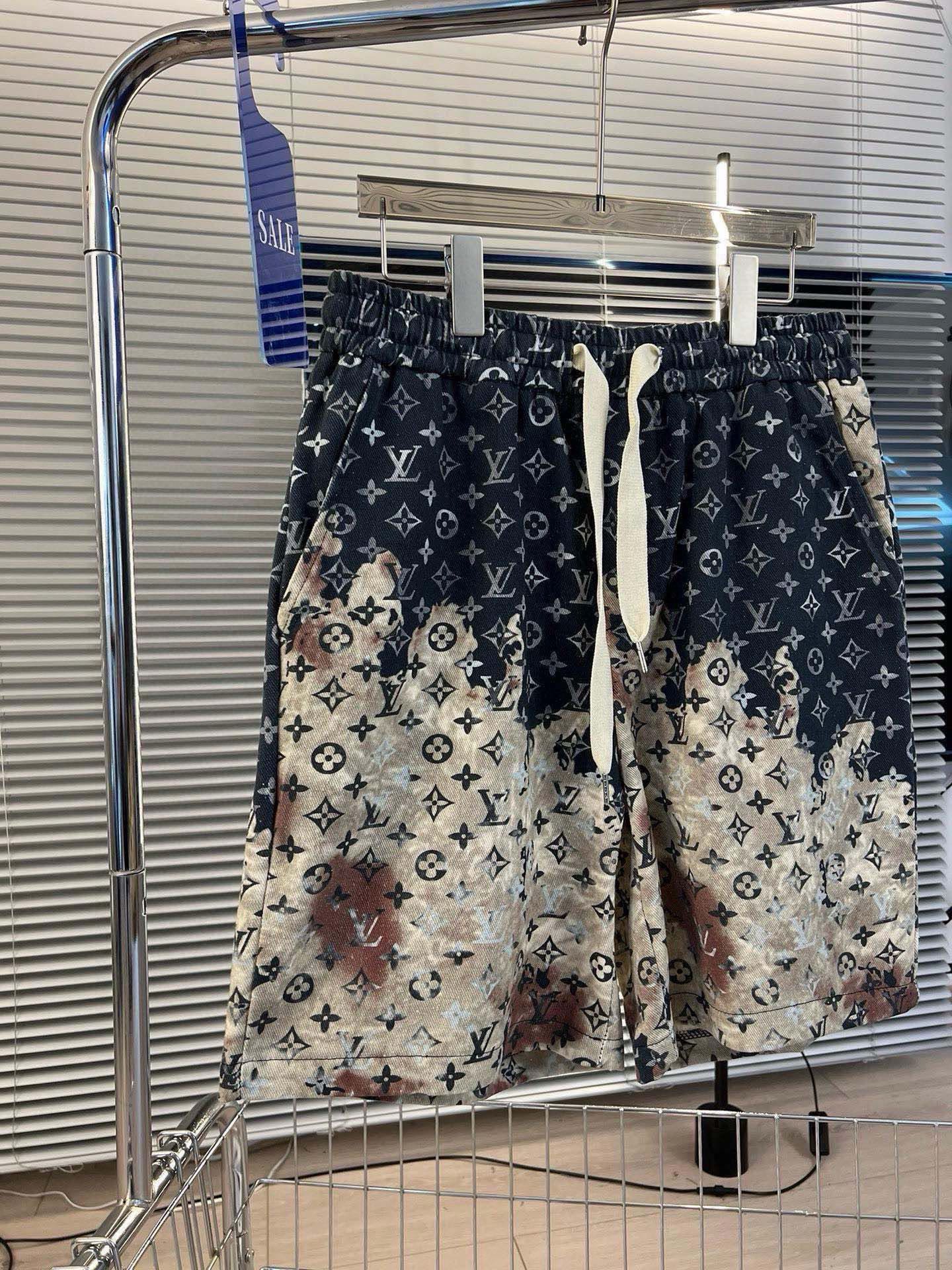 Alternative view of Louis Vuitton Shorts 06726