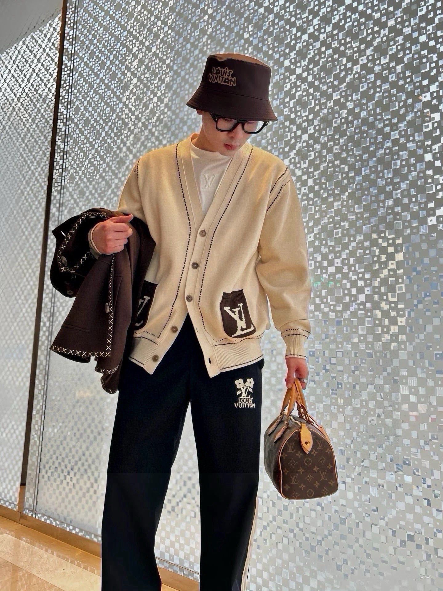 Alternative view of Louis Vuitton Pants 05362