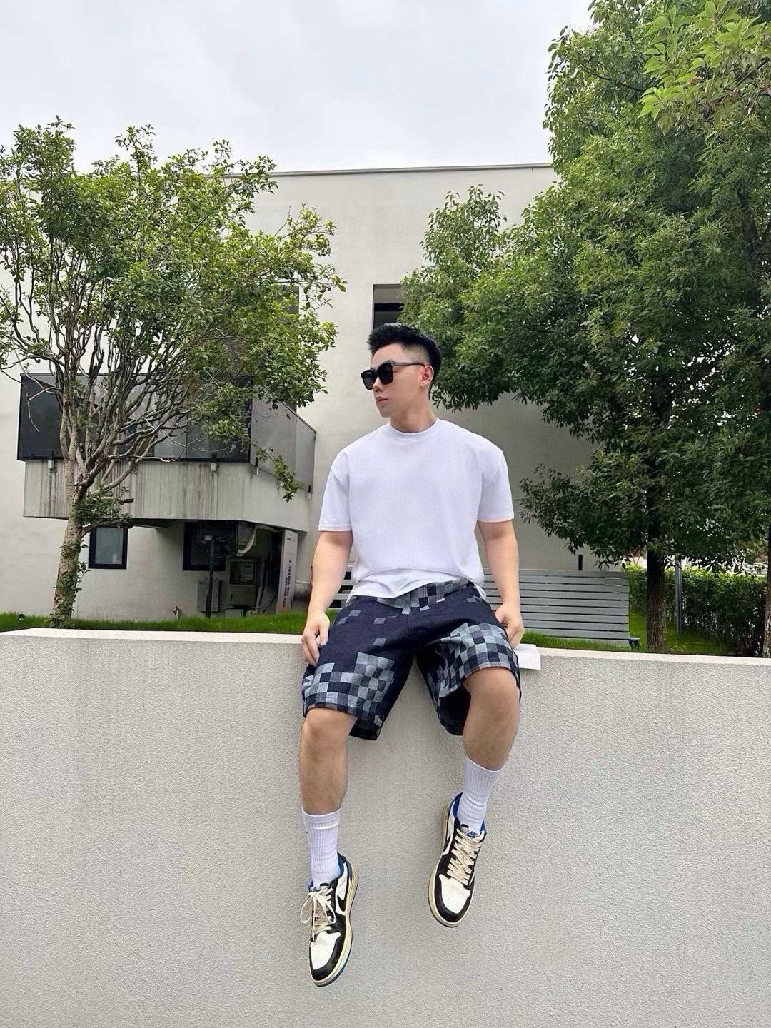 Alternative view of Louis Vuitton Shorts 04107