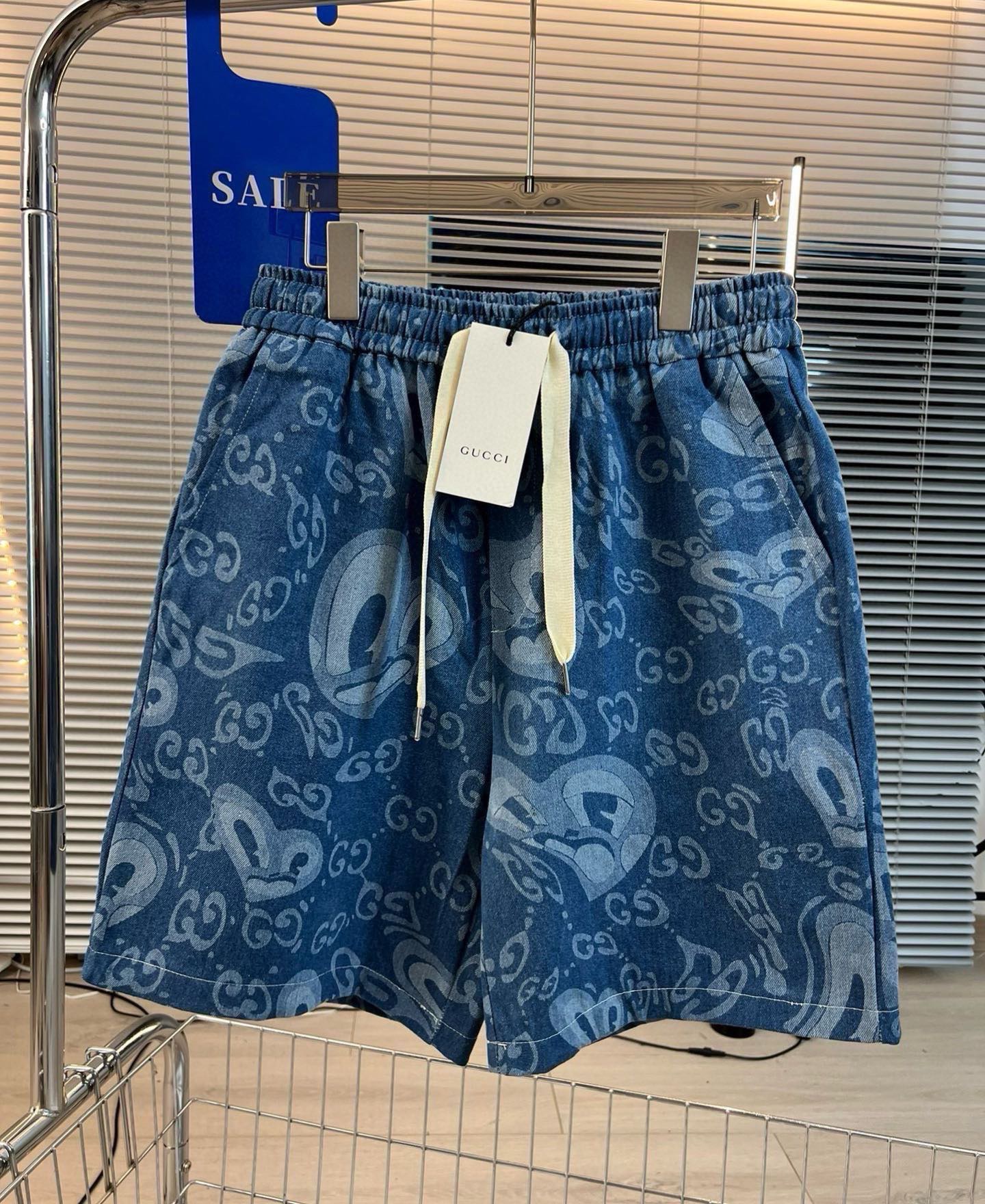 Alternative view of Gucci Shorts 04108