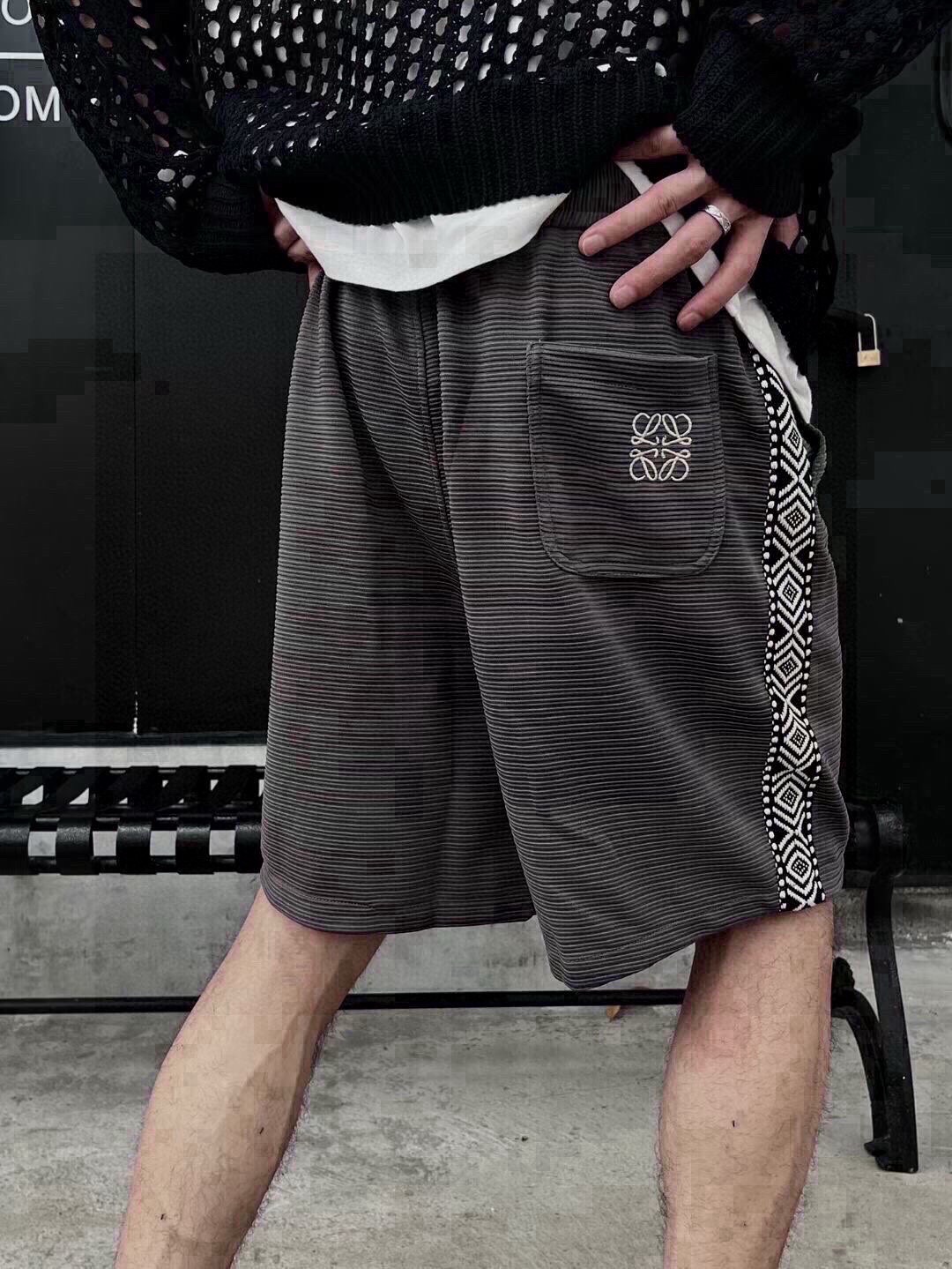Alternative view of Shorts 02390