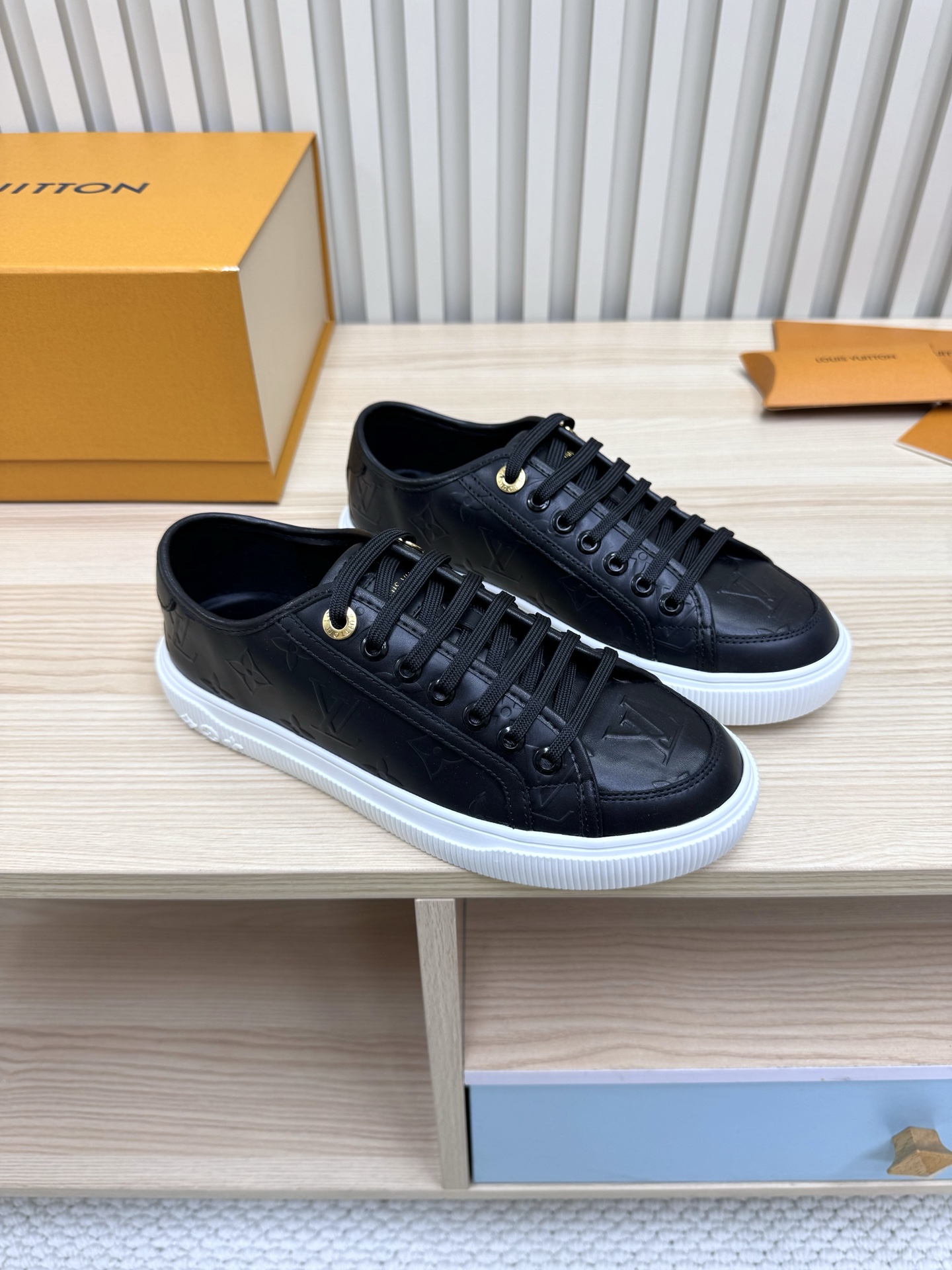 NO:257239,55/Hot products are coming!  Top version (women's) small white shoes LV donkey brand L home printed pattern casual white shoes sports shoes exquisite packaging for delivery counter Fabric cowhide/imported fabric inner cowhide/original custom foot pads Outsole TPU wear-resistant sole Size: 35-41 (41 custom made), casual shoes/sports shoes, louis vuitton, louis vuitton, louis vuitton, louis vuitton, sneakers, cowhide1986090955/爆款来袭！顶级版本（女士的）小白鞋 LV驴牌 L家 印花图案 休闲 小白鞋 运动鞋 配送专柜精美包装 面料牛皮/进口布料 内里牛皮/原版定制垫脚 大底TPU耐磨底 Size: 35-41(41定做),休闲鞋/运动鞋,louis vuitton,louis vuitton,louis vuitton,sneakers,cowhide,Women's Shoes