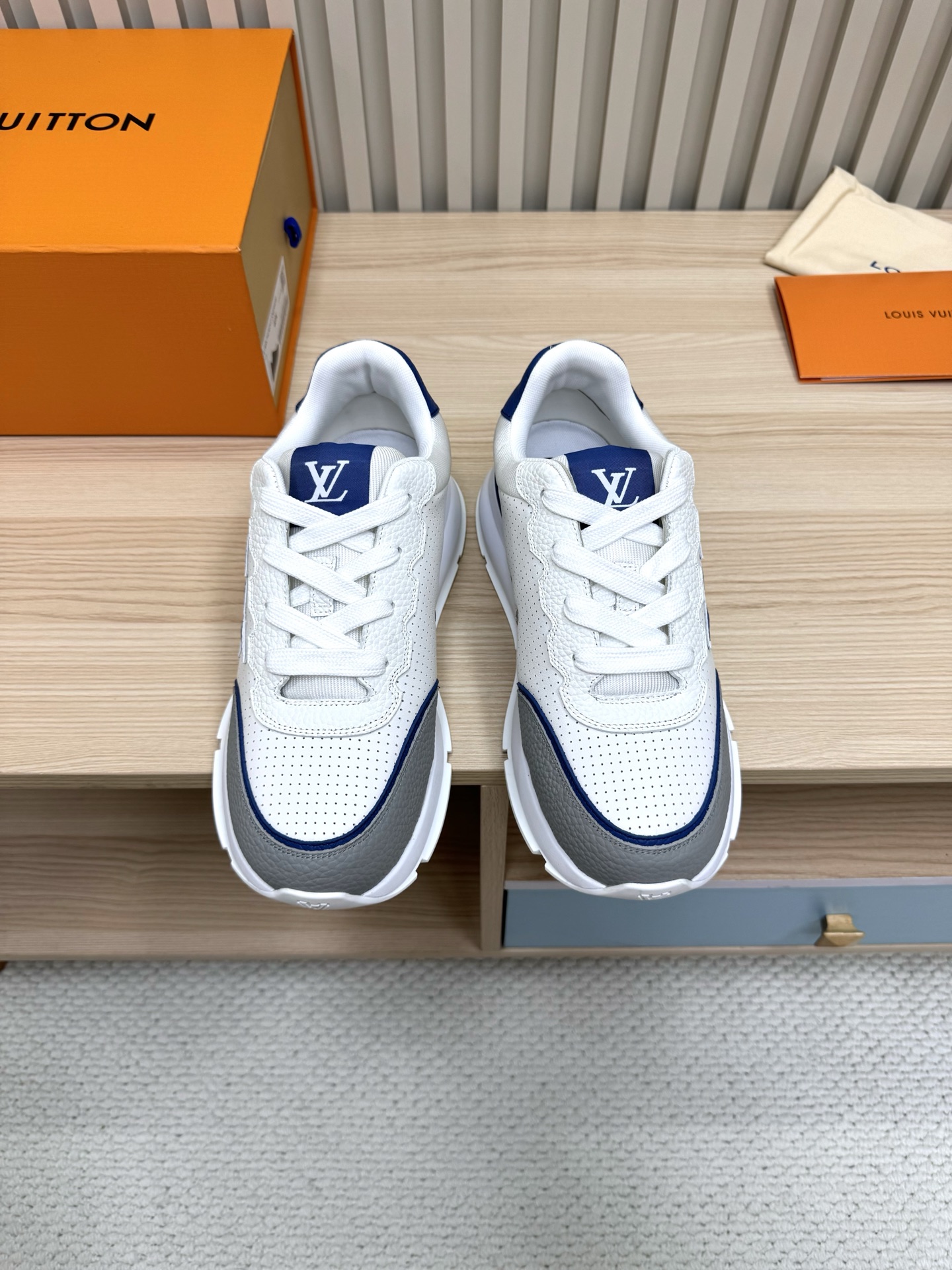 NO:239998,Men and women's top version of small white shoes LV donkey brand L home printed pattern casual dad shoes sneakers original purchase and development goods delivery counter exquisite packaging Size: men and women's models 35-44, casual shoes/sports shoes, louis vuitton, louis vuitton, louis vuitton, louis vuitton, louis vuitton, sneakers19860909男女款 顶级版本小白鞋LV驴牌 L家 印花图案 休闲 老爹鞋运动鞋 原版购入开发 做货 配送专柜精美包装 Size: 男女款35-44,休闲鞋/运动鞋,louis vuitton,louis vuitton,louis vuitton,sneakers,Women's Shoes