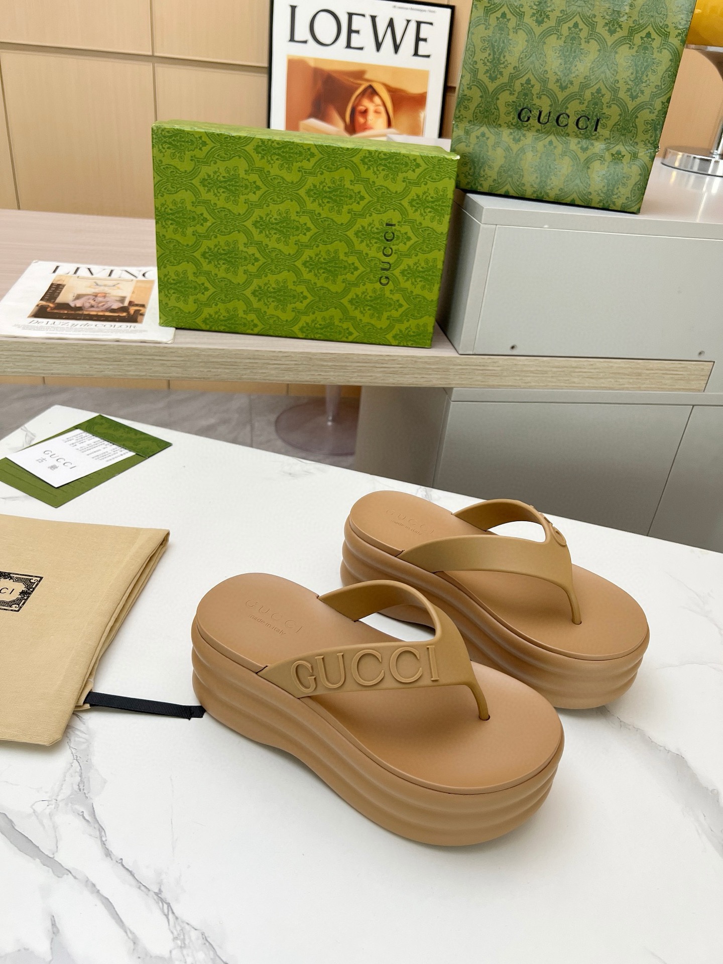 NO:409139,Gucci top counter!  Official website synchronization Exclusive first release Guqi letter thick-soled flip flops/feet-slip small red book recommendations same as celebrity model original mold purchase version, high-end odorless material, original letters, private film anti-slip sole. Sole thickness 5.0cm, size 35-42#, split-toe shoes, gucci19860909Gucci 古奇顶级专柜！ 官网同步 独家首发 古奇字母厚底人字拖/夹脚拖小红书推荐 明星同款 原版开模 代购版本, 高端无臭材质,原版字母,私膜防滑大底. 底厚5.0cm 码数35-42＃,分趾鞋,gucci,Women's Shoes