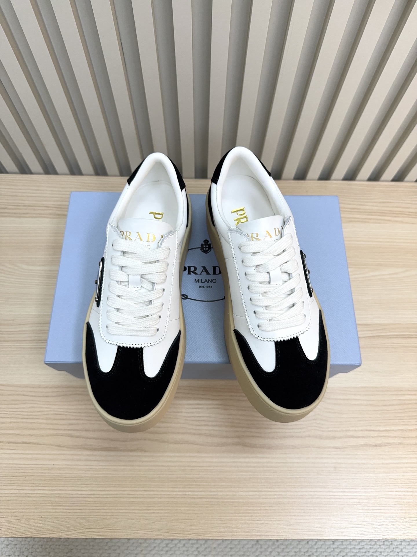 NO:593544,Prada Prada/new thick-soled white shoes!  Fabric: cowhide, lining, sheepskin, outsole, tendon bottom, rubber bottom, size 35~40 (customized for 41), casual shoes/sports shoes, prada, prada, sneakers, cowhide, sheepskin19860909Prada 普拉达/新款厚底小白鞋！ 面料牛皮面 内里羊皮 大底牛筋底橡胶底 码数35～40（41定制）,休闲鞋/运动鞋,prada,prada,sneakers,cowhide,sheepskin,Women's Shoes