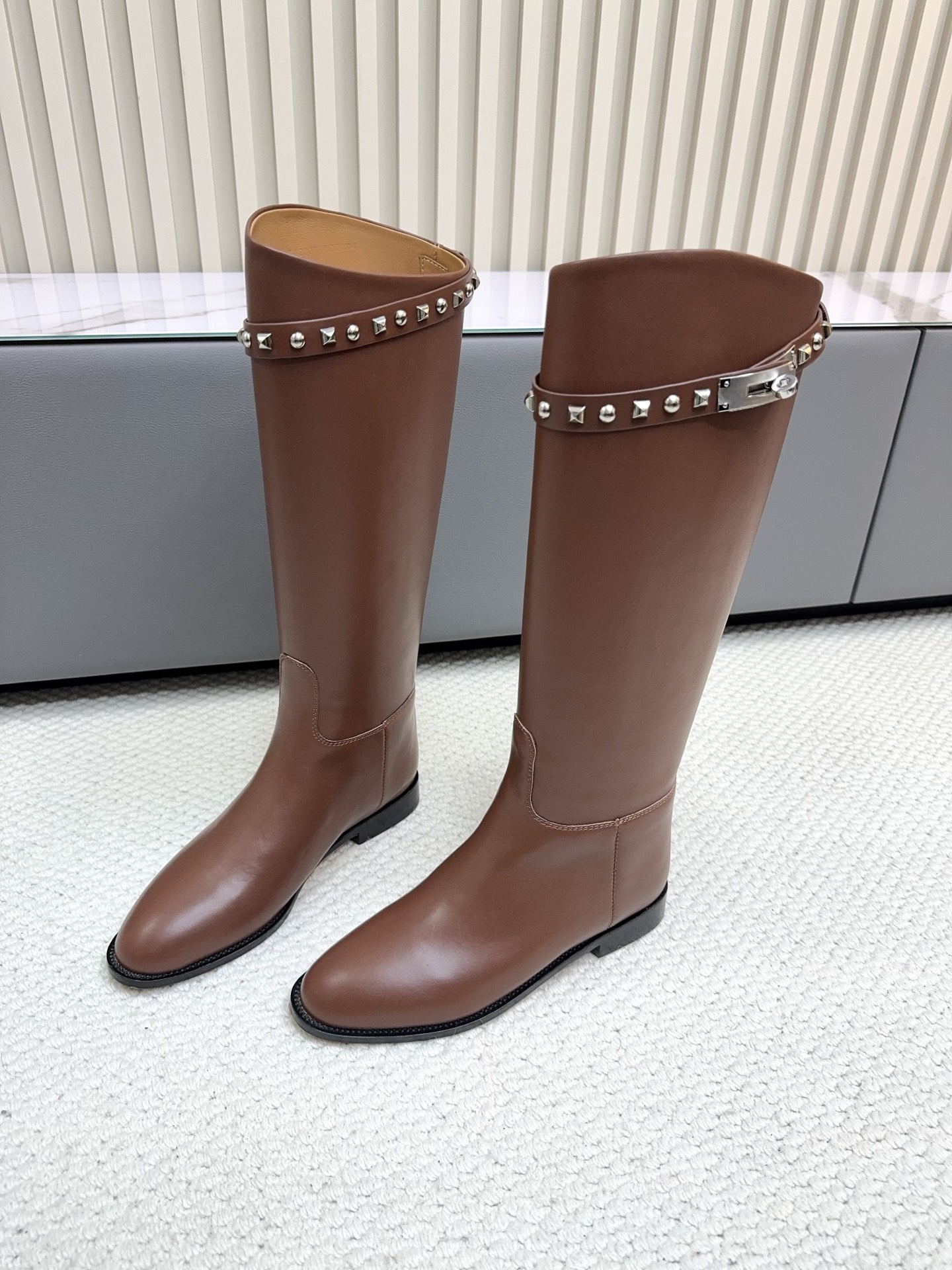 NO:615602,Hermes Hermes new color-blocked Kelly buckle knight boots // correct color matching and correct sole fabric imported cowhide / original fabric lining cowhide outsole Italian genuine leather sole size 35/36/37/38/39/ (order 40.41 non-refundable), boots, hermes, hermes, boots, cowhide19860909Hermes 爱马仕 新款拼色Kelly扣骑士靴//对色对版正确底 面料进口牛皮/原版布料 内里牛皮 大底意大利真皮底 size35/36/37/38/39/（订40.41不退换）,靴子,hermes,hermes,boots,cowhide,Women's Shoes