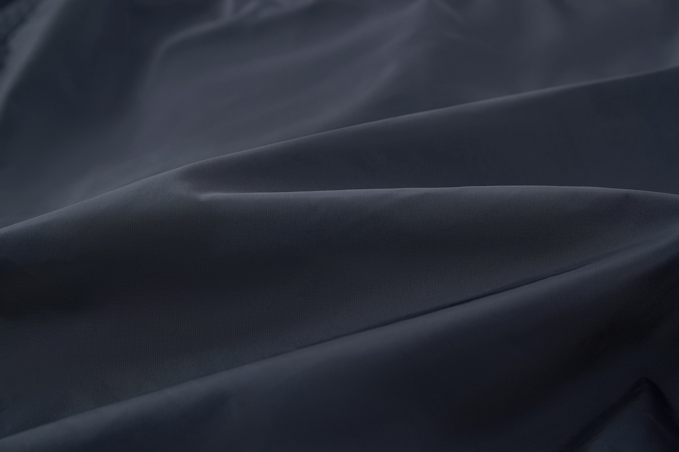 Prada PRA Re-Nylon 钢标沙滩短裤