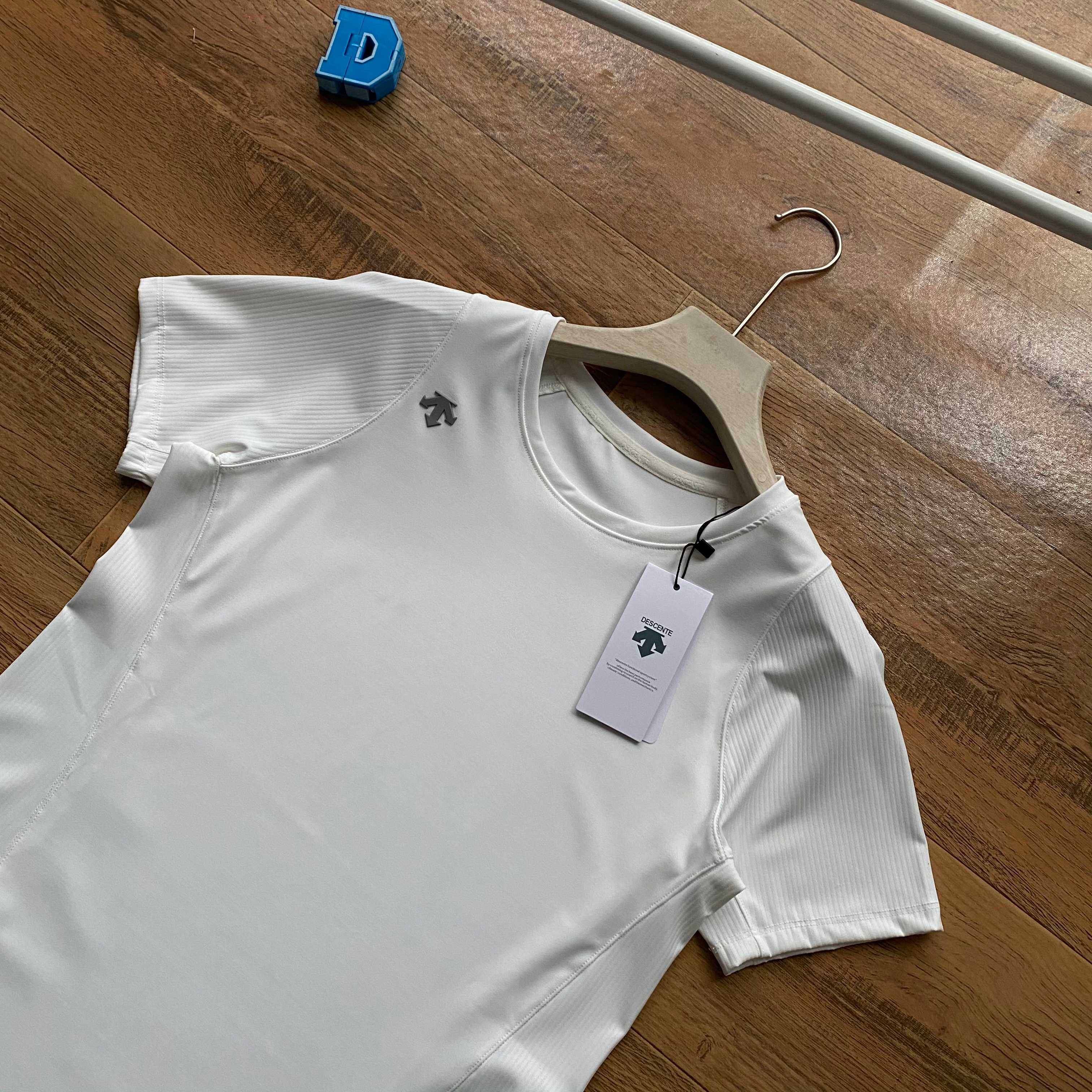 Alternative view of T-Shirt 07114