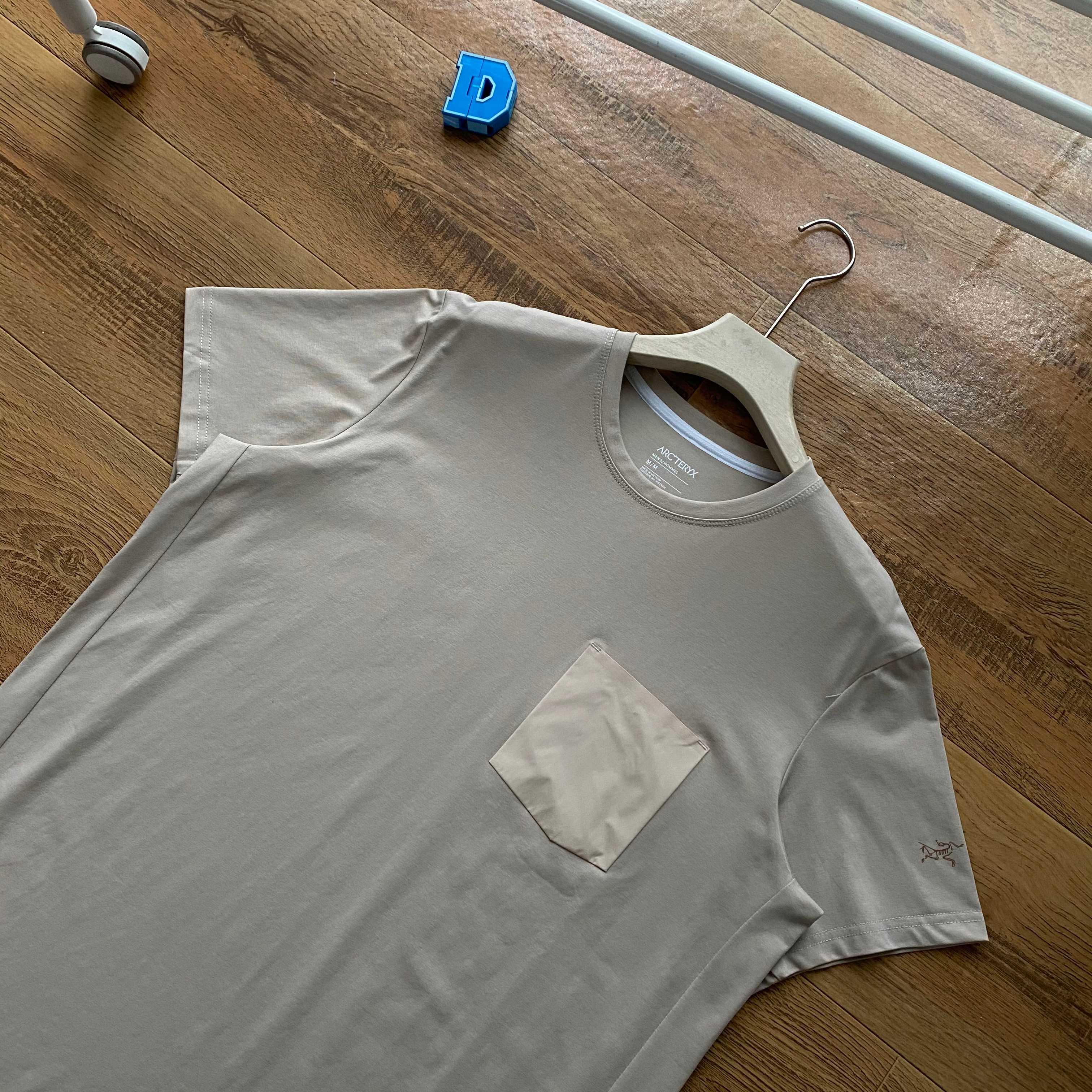 Alternative view of T-Shirt 07112