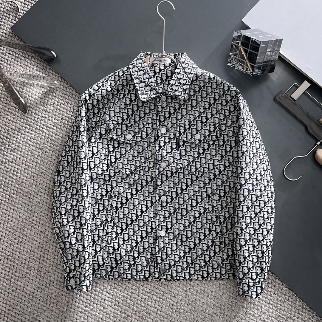 NO:119572,Dior's official website has the same style, complete three standards, and is released in advance. SS Spring new men's jacket, original single three standards, high-end version, customized counter fabric, breathable and comfortable, impeccable details, brand element design concept, reflecting high quality. The feel is delicate and soft, presents casual cut, and the upper body style is superb. Number of sizes M~3XL,,,dior, jackets & coats, jackets & coats, alexander wang19860909迪奥 官网同款,三标齐全,提前发售 ss春季新款男士夹克外套, 原单三标齐全高端版本 专柜定制面料 透气舒适度高,细节无可挑剔,品牌元素设计理念,体现高品质.手感细腻柔软 呈现休闲裁剪,上身版型超赞 码数M～3XL,,,dior,jackets & coats,jackets & coats,alexander wang,Men's clothing