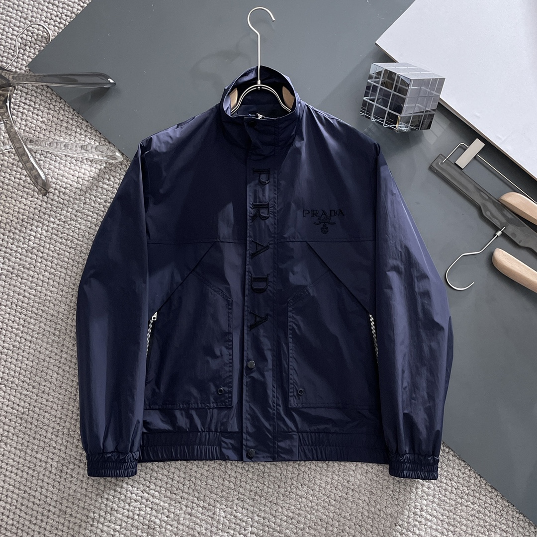 NO:119593,Prada's official website has the same style, complete three standards, and is available in advance. SS Spring new men's jacket, original single three standards, high-end version, customized counter fabric, breathable and comfortable, impeccable details, brand element design concept, reflecting high quality. The feel is delicate and soft, presents casual cut, and the upper body style is superb. Number of sizes M~3XL,,,prada, jackets & coats, jackets & coats, alexander wang19860909普拉达 官网同款,三标齐全,提前发售 ss春季新款男士夹克外套, 原单三标齐全高端版本 专柜定制面料 透气舒适度高,细节无可挑剔,品牌元素设计理念,体现高品质.手感细腻柔软 呈现休闲裁剪,上身版型超赞 码数M～3XL,,,prada,jackets & coats,jackets & coats,alexander wang,Men's clothing