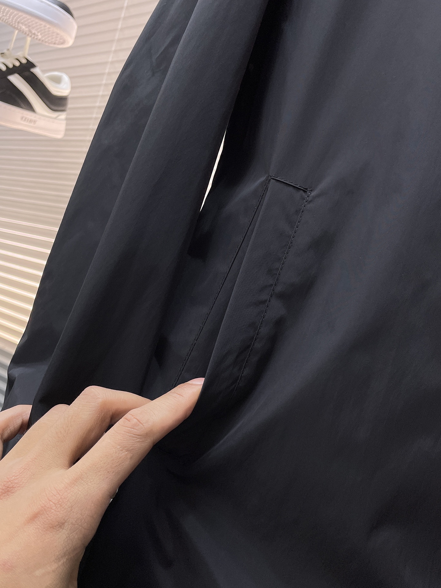 普拉达官网同款三标齐全提前发售2024ss开春新款男士夹克外套原单三标齐全高端版本专柜定制面料透气舒适度