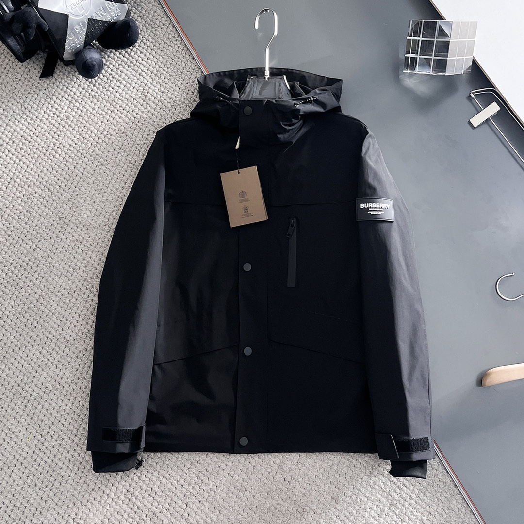 NO:119613,Burberry's official website has the same style, complete three standards, and is available in advance. The new spring men's jacket in ss, the original single three standards is complete and high-end version. Customized fabrics for counters, breathable and comfortable, impeccable details, brand elements design concept, reflecting high quality. The feel is delicate and soft, presenting casual cut, and the upper body style is superb. Number of sizes M~3XL,,,burberry, jackets & coats, jackets & coats, alexander wang19860909巴宝莉 官网同款,三标齐全,提前发售 ss春季新款男士夹克外套, 原单三标齐全高端版本 专柜定制面料 透气舒适度高,细节无可挑剔,品牌元素设计理念,体现高品质.手感细腻柔软 呈现休闲裁剪,上身版型超赞 码数M～3XL,,,burberry,jackets & coats,jackets & coats,alexander wang,Men's clothing