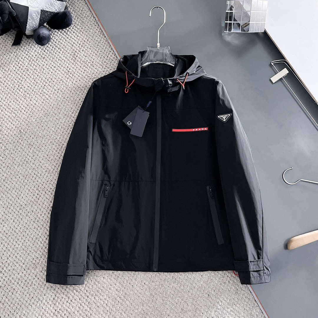 NO:119601,Prada's official website has the same style, complete three standards, and is available in advance. SS Spring new men's jacket, original single three standards, high-end version, customized counter fabric, breathable and comfortable, impeccable details, brand element design concept, reflecting high quality. The feel is delicate and soft, presents casual cut, and the upper body style is superb. Number of sizes M~3XL,,,prada, jackets & coats, jackets & coats, alexander wang19860909普拉达 官网同款,三标齐全,提前发售 ss春季新款男士夹克外套, 原单三标齐全高端版本 专柜定制面料 透气舒适度高,细节无可挑剔,品牌元素设计理念,体现高品质.手感细腻柔软 呈现休闲裁剪,上身版型超赞 码数M～3XL,,,prada,jackets & coats,jackets & coats,alexander wang,Men's clothing