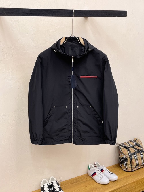 Veste Prada Printemps 2025 pour Homme - Confort et Élégance 1 Veste Prada Printemps 2025 pour Homme - Confort et Élégance