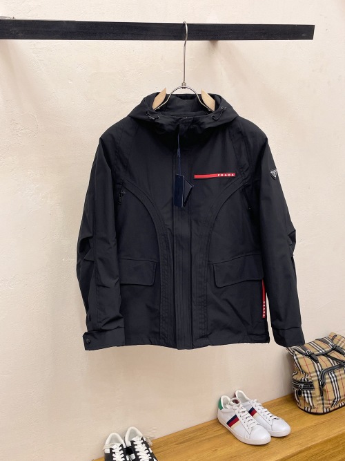 Chaqueta Prada de Primavera 2025 para Hombre - Diseño Exclusivo y Confort Superior 1 Chaqueta Prada de Primavera 2025 para Hombre - Diseño Exclusivo y Confort Superior