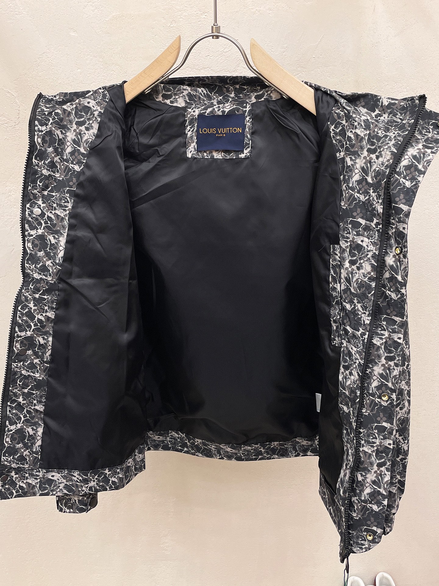 Louis Vuitton 2025SS Men's Printed Lightweight Hooded Jacket 4 i1713517025 4152 0