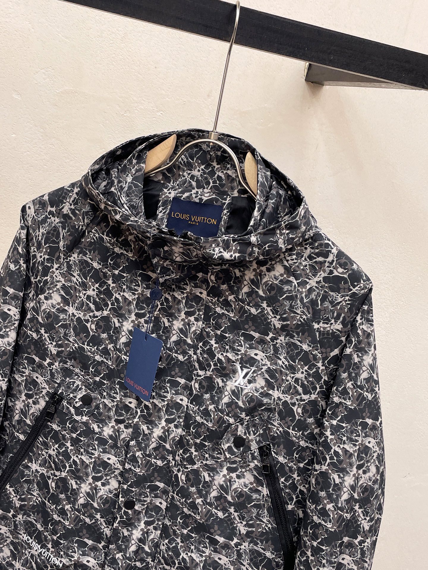 Louis Vuitton 2025SS Men's Printed Lightweight Hooded Jacket 5 i1713517025 536 0