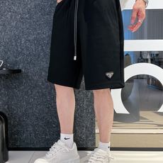 普拉达 三标齐全 2026夏季新款男士休闲短裤,高级定制面料透气面料 透气弹力舒适度极高,细节无可挑剔,顶级辅料 普拉达 三标齐全 2026夏季新款男士休闲短裤,高级定制面料透气面料 透气弹力舒适度极高,细节无可挑剔,顶级辅料