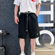普拉达 三标齐全 2026夏季新款男士休闲短裤,高级定制面料透气面料 透气弹力舒适度极高,细节无可挑剔,顶级辅料 普拉达 三标齐全 2026夏季新款男士休闲短裤,高级定制面料透气面料 透气弹力舒适度极高,细节无可挑剔,顶级辅料