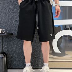普拉达 三标齐全 2026夏季新款男士休闲短裤,高级定制面料透气面料 透气弹力舒适度极高,细节无可挑剔,顶级辅料 普拉达 三标齐全 2026夏季新款男士休闲短裤,高级定制面料透气面料 透气弹力舒适度极高,细节无可挑剔,顶级辅料