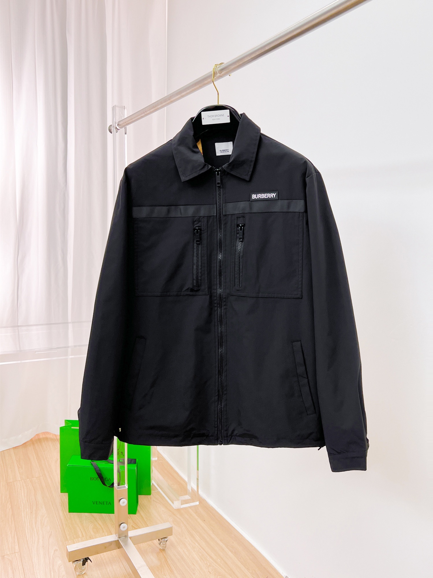 NO:122821,Burberry's official website has the same style, complete three standards, and is available in advance. The new spring men's jacket in ss, the original three standards are complete and high-end version. Customized fabrics for counters. High breathability and comfort, impeccable details, brand elements design concept, reflecting high quality. The feel is delicate and soft. It presents casual cut, and the upper body style is superb. Number of sizes M~3XL,,,burberry, jackets & coats, jackets & coats, alexander wang19860909巴宝莉 官网同款,三标齐全,提前发售 ss春季新款男士夹克外套,原单三标齐全高端版本 专柜定制面料 透气舒适度高,细节无可挑剔,品牌元素设计理念,体现高品质.手感细腻柔软 呈现休闲裁剪,上身版型超赞 码数M～3XL,,,burberry,jackets & coats,jackets & coats,alexander wang,Men's clothing