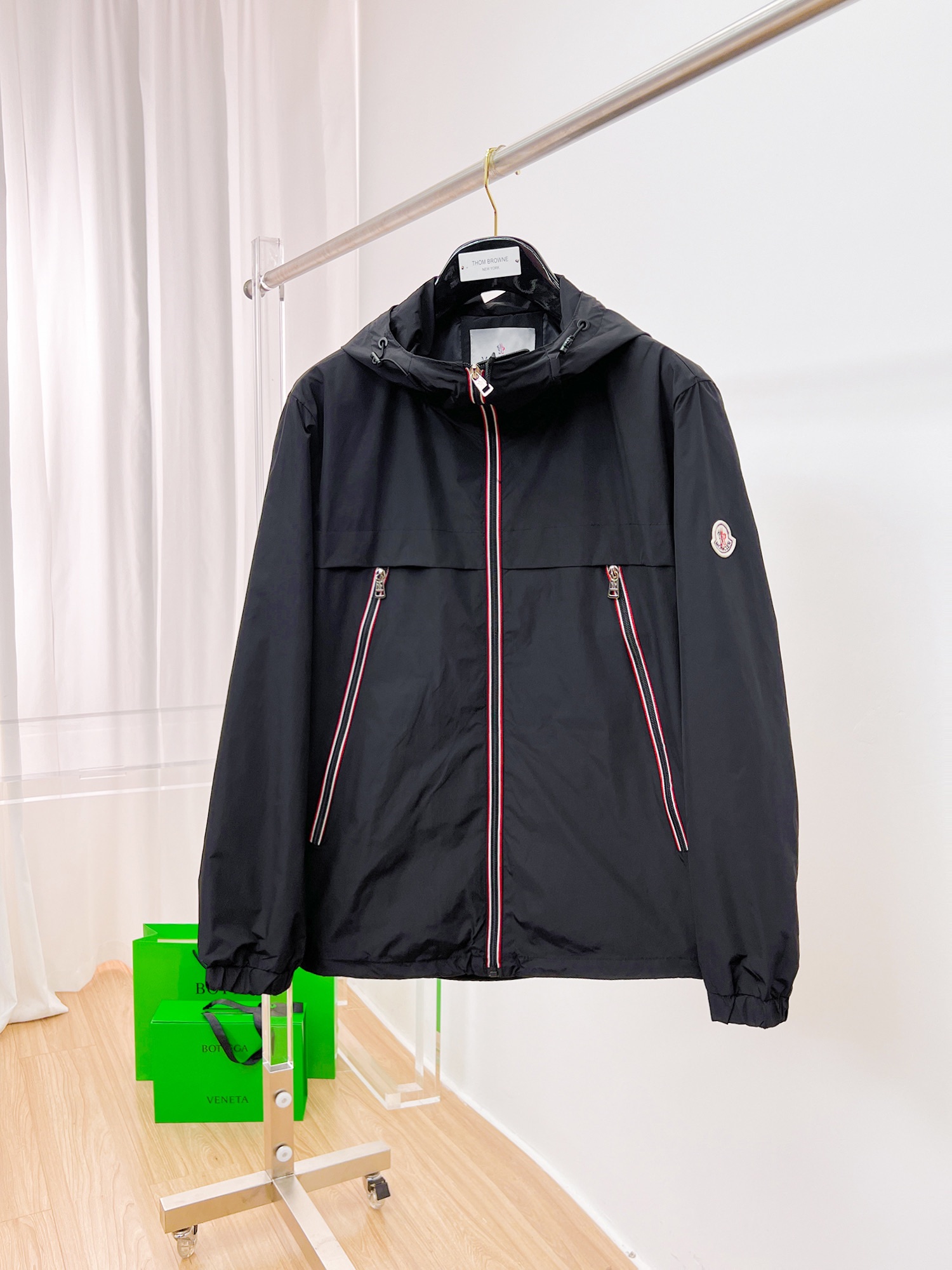 NO:122818,The same style on the official website, complete three standards, and is released in advance. The new spring men's jacket in ss, the original three standards are complete and high-end version. Customized fabrics for counters. High breathability and comfort, impeccable details, and the design concept of brand elements reflects high quality. The feel is delicate and soft. It presents casual cut, and the upper body style is superb. Number of sizes M~3XL,,,Moncler, jackets & coats, jackets & coats, alexander wang19860909蒙口 官网同款,三标齐全,提前发售 ss春季新款男士夹克外套,原单三标齐全高端版本 专柜定制面料 透气舒适度高,细节无可挑剔,品牌元素设计理念,体现高品质.手感细腻柔软 呈现休闲裁剪,上身版型超赞 码数M～3XL,,,Moncler,jackets & coats,jackets & coats,alexander wang,Men's clothing