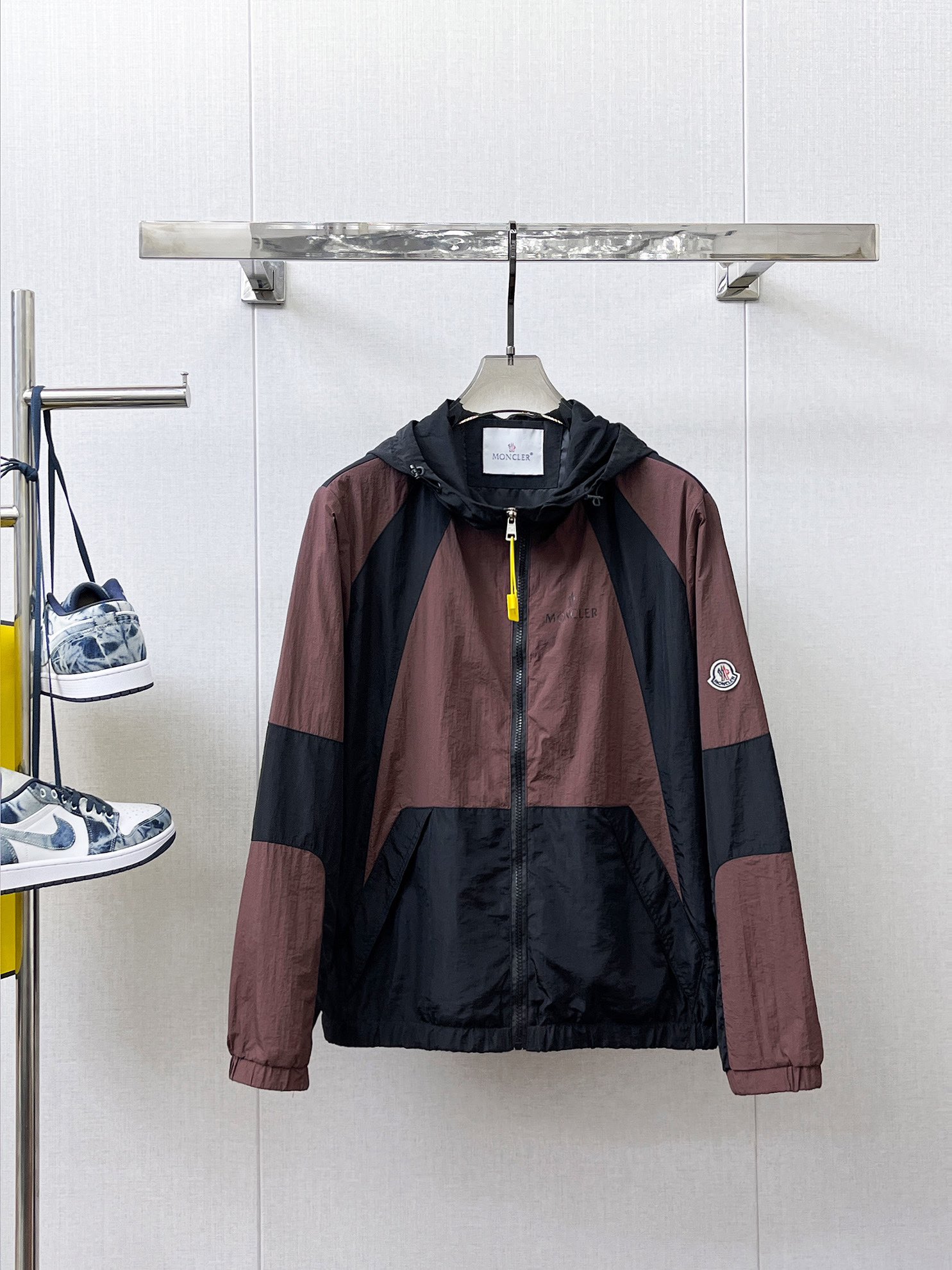 NO:133702,The same style on the official website, complete three standards, and is available in advance. The new spring men's jacket, the original three standards are complete and high-end version. Customized counter fabrics, breathable and comfortable, impeccable details, brand elements design concept, reflecting high quality. The feel is delicate and soft, presenting casual cut, and the upper body style is superb. Number of sizes M~3XL, Moncler, jackets & coats, jackets & coats, alexander wang19860909蒙口 官网同款,三标齐全,提前发售 春季新款男士夹克外套, 原单三标齐全高端版本 专柜定制面料 透气舒适度高,细节无可挑剔,品牌元素设计理念,体现高品质.手感细腻柔软 呈现休闲裁剪,上身版型超赞 码数M～3XL,,Moncler,jackets & coats,jackets & coats,alexander wang,Men's clothing