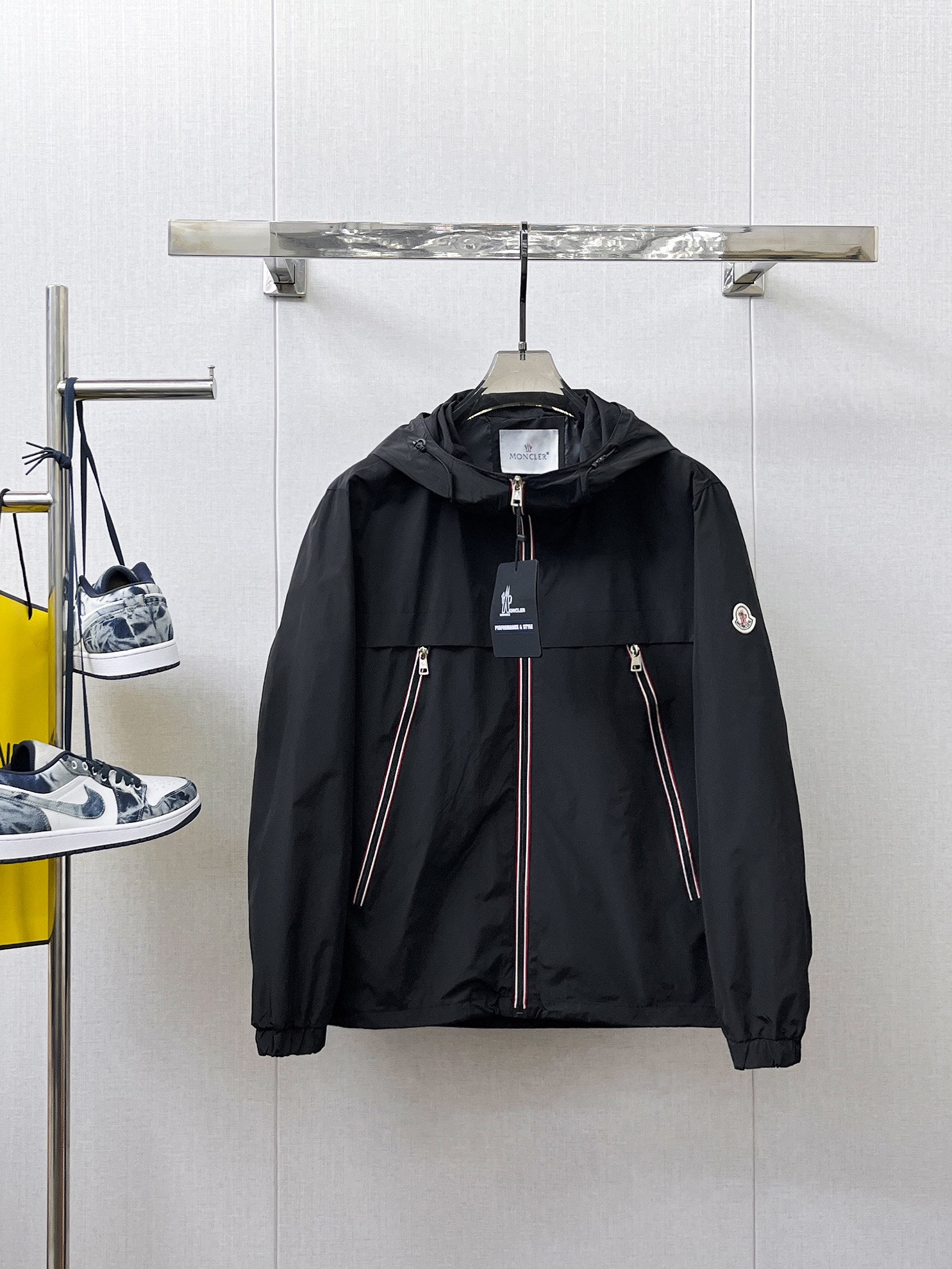 NO:133717,The same style on the official website, complete three standards, and is available in advance. The new spring men's jacket, the original three standards are complete and high-end version. Customized counter fabrics, breathable and comfortable, impeccable details, brand elements design concept, reflecting high quality. The feel is delicate and soft, presenting casual cut, and the upper body style is superb. Number of sizes M~3XL, Moncler, jackets & coats, jackets & coats, alexander wang19860909蒙口 官网同款,三标齐全,提前发售 春季新款男士夹克外套, 原单三标齐全高端版本 专柜定制面料 透气舒适度高,细节无可挑剔,品牌元素设计理念,体现高品质.手感细腻柔软 呈现休闲裁剪,上身版型超赞 码数M～3XL,,Moncler,jackets & coats,jackets & coats,alexander wang,Men's clothing