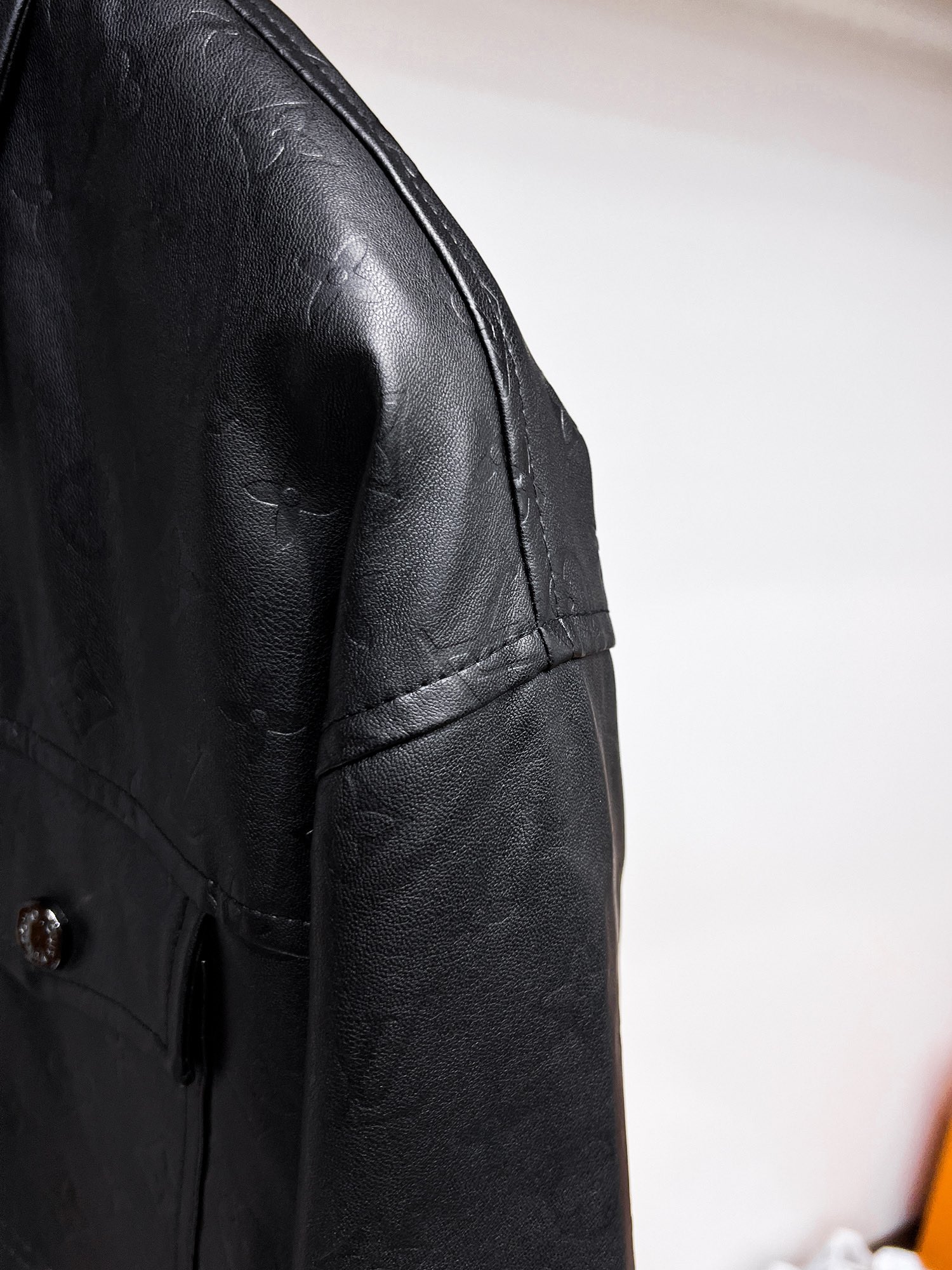 Louis Vuitton 2025SS Men's Black Leather Jacket - Premium Quality 7 i1725510428 5828 5